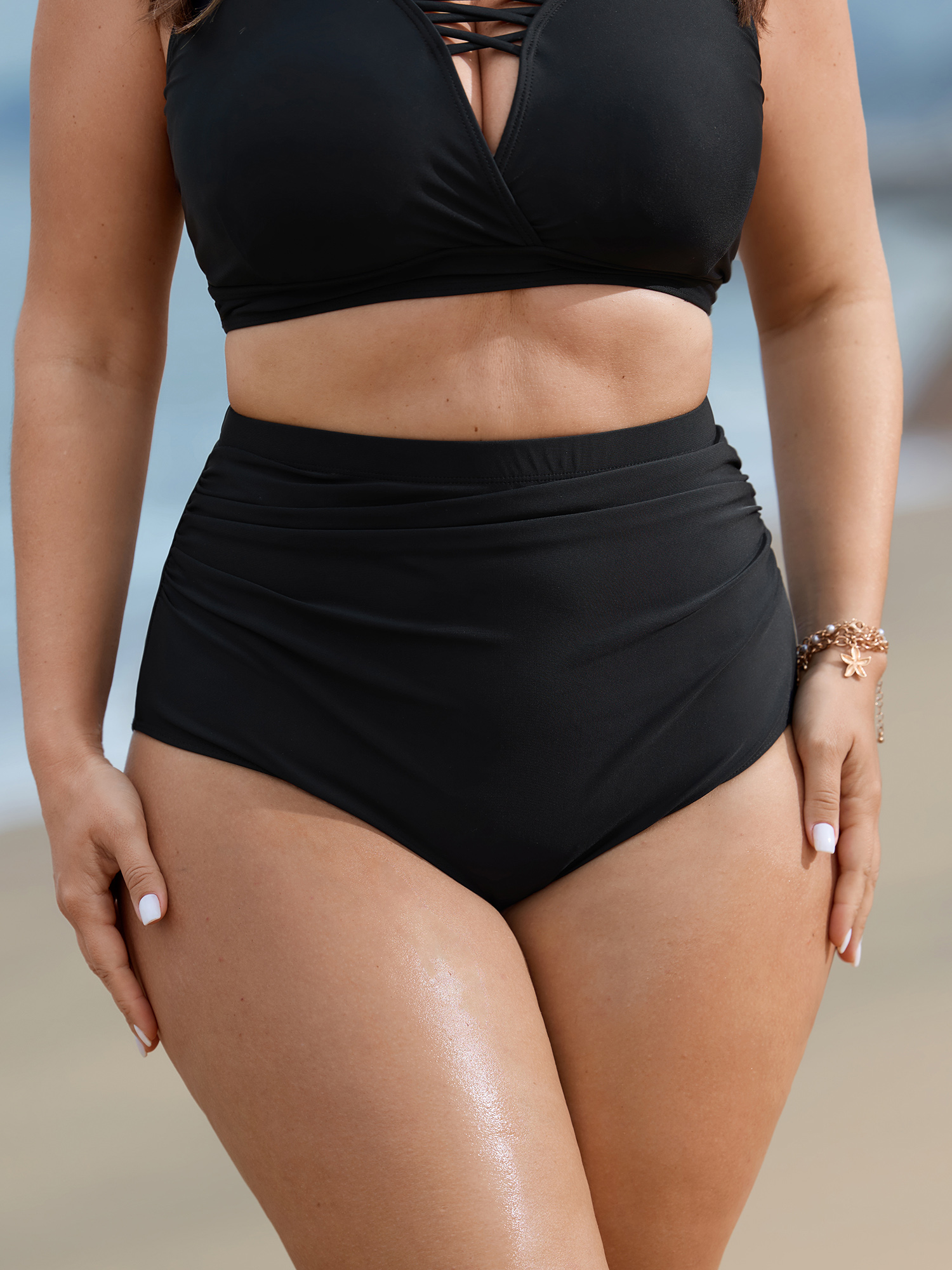 BloomChic Women's Plus Size High Rise Ruched Plain Bikini Bottoms Black Solid cropped Ruched Elastic Waist 18-20/2X
