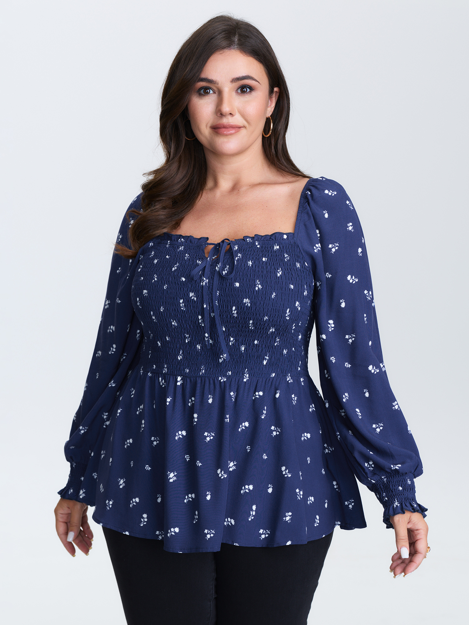 BloomChic Women's Plus Size Micro-Floral Print Shirred Blouse Indigo Ditsy Floral Everyday-Elegant Long Sleeve Square Neck 26/4X