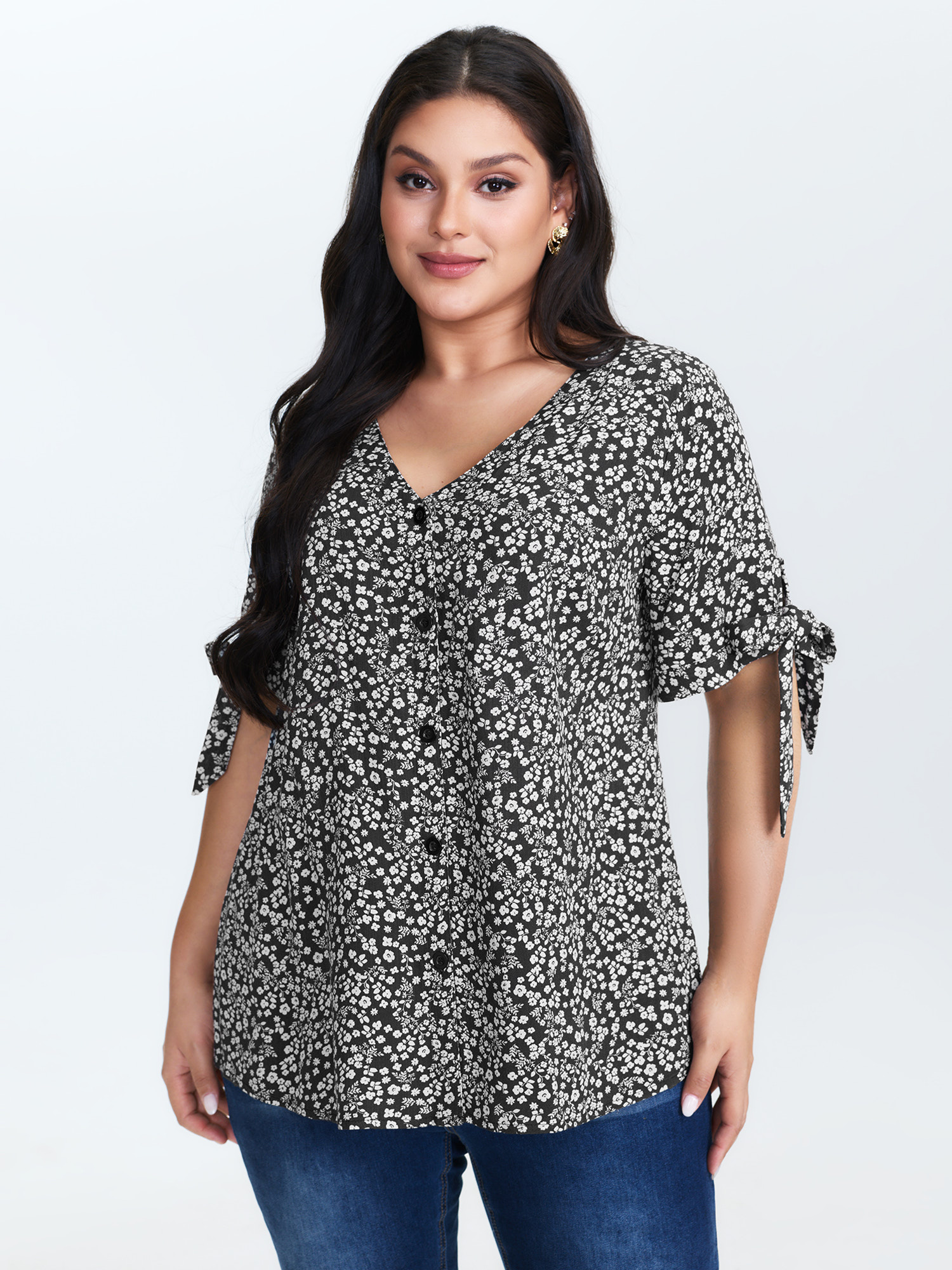 BloomChic Women's Plus Size Rayon Floral Print Sleeve-Tie Blouse BlackFlower Ditsy Floral Everyday-Elegant Short sleeve V-Neck 10/M