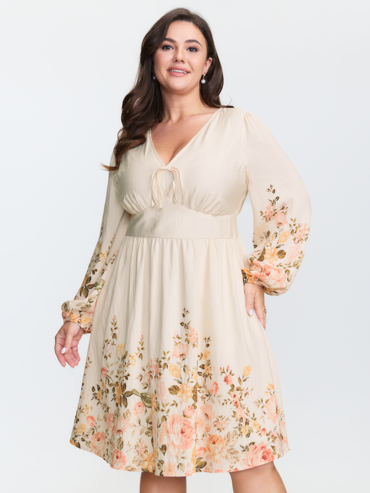 BloomChic Women's Plus Size Floral Fiesta Adjustable Bodice Mini Dress Beige Ditsy Floral Knee Everyday-Elegant Colorblock 22-24/3X