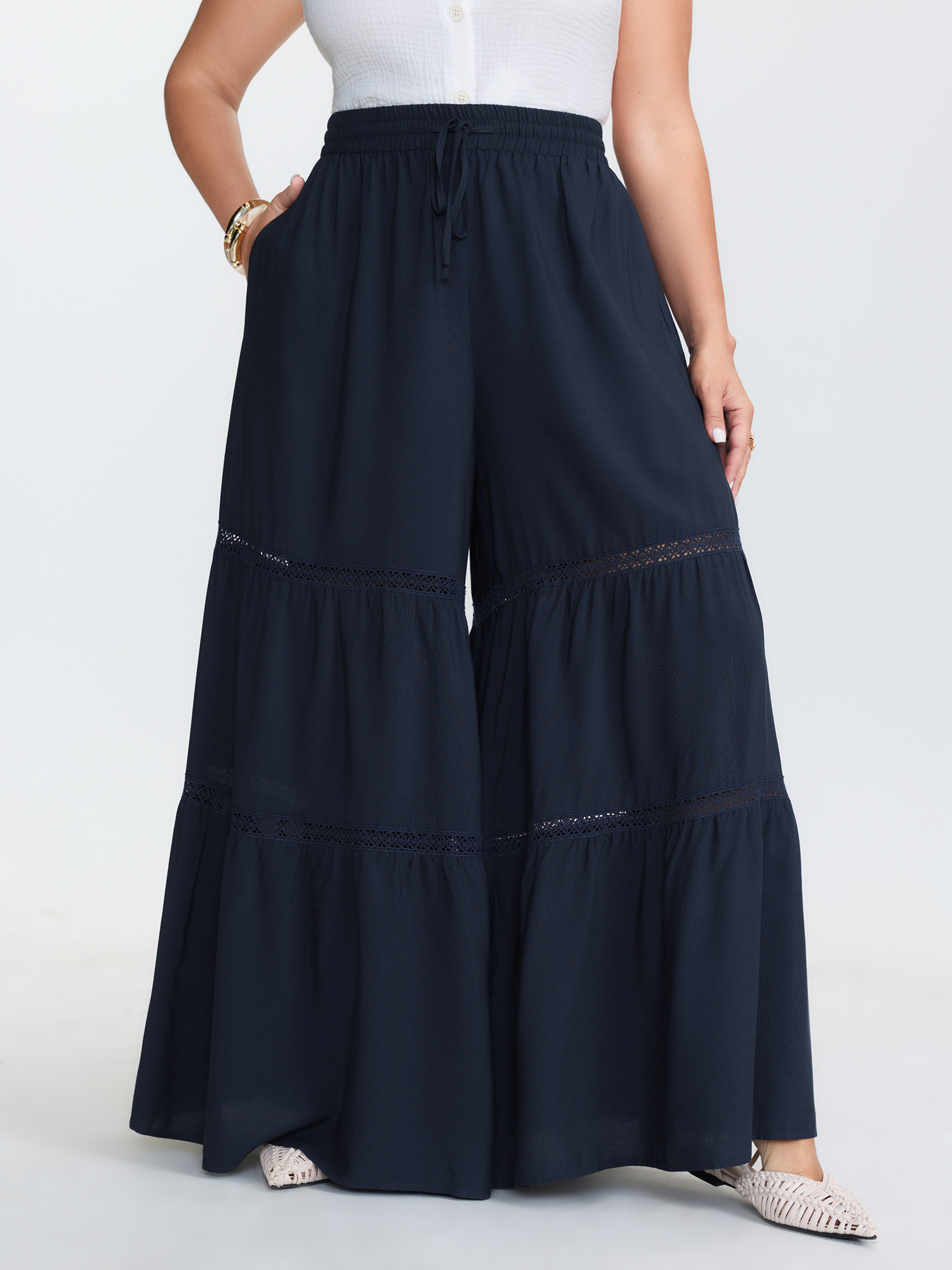 BloomChic Women's Plus Size Tiered Spliced Drawstring Cut Out Flared Pants Indigo Wide leg Mid Rise 30/6X