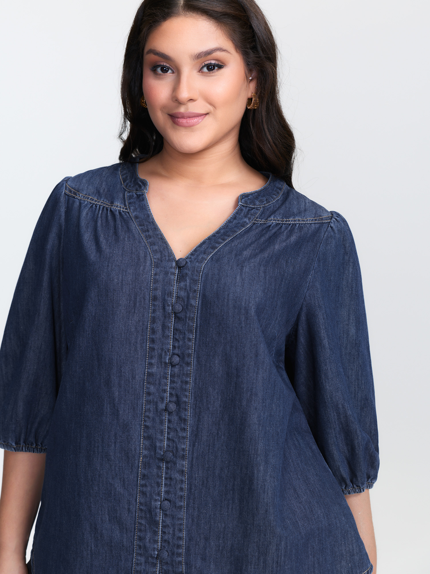 BloomChic Women's Plus Size Supersoft Pleated Notched Collar Denim Top Darkindigo Sleeveless Everyday-Elegant 12/L