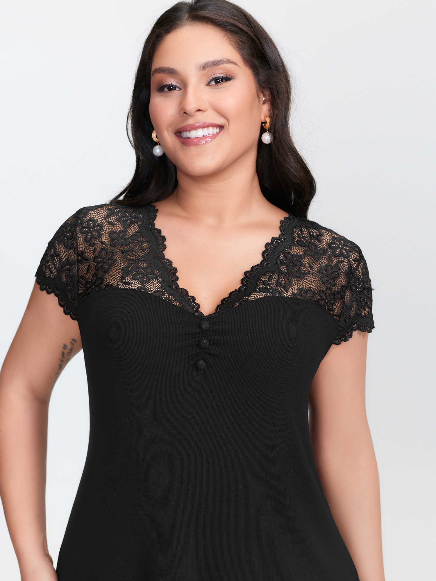 BloomChic Plus Size Sheer Lace Neckline Shirred Knit Top - Women's Black Tie-dye V-Neck Comfort Midsection Fit Cap Sleeve Americana Daily Knit Tops 14/M