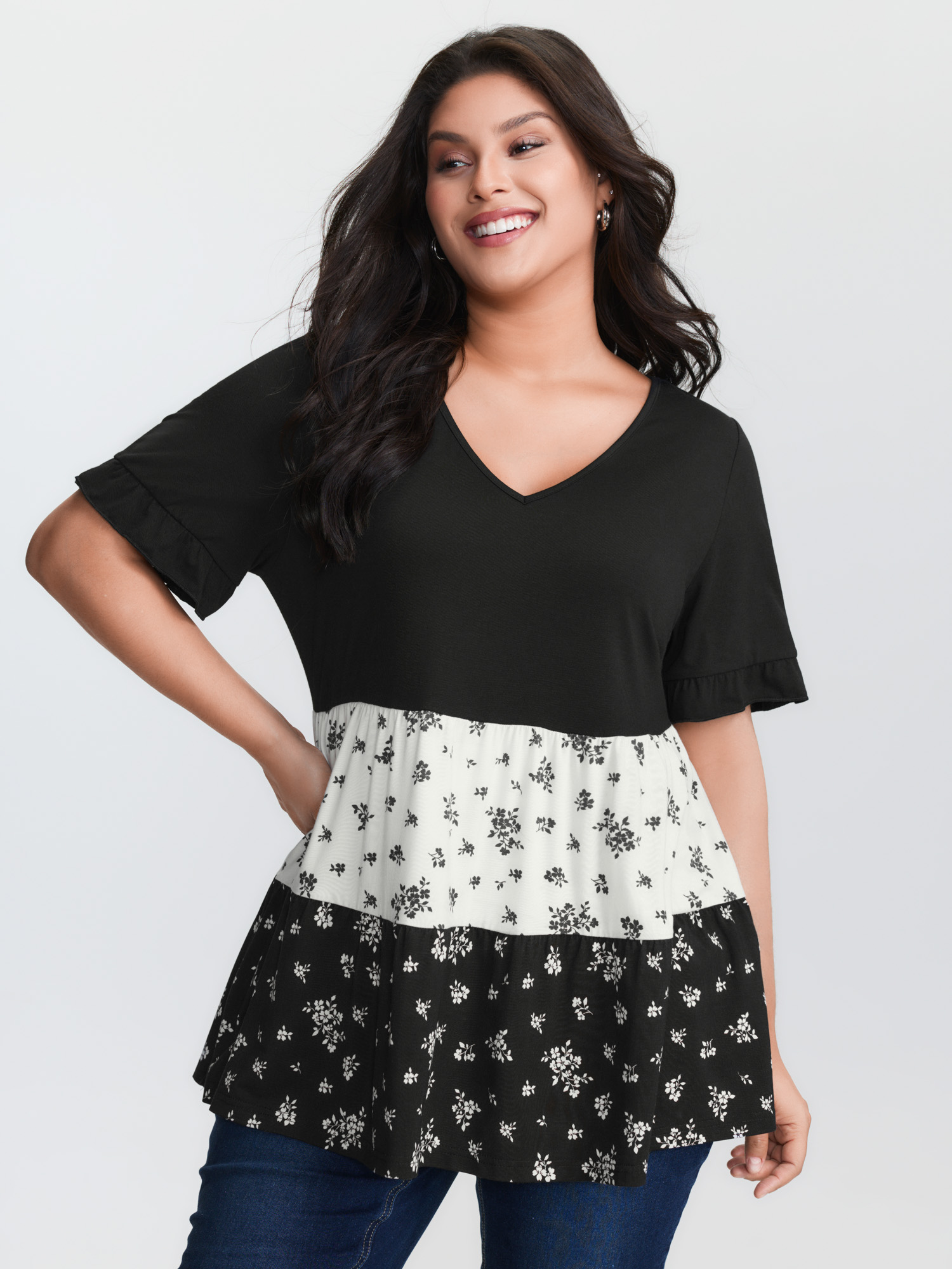 BloomChic Plus Size Color Contrast Floral Print Tiered Top - Women's Black Ditsy Floral Short sleeve Americana Daily Knit Tops 16/L