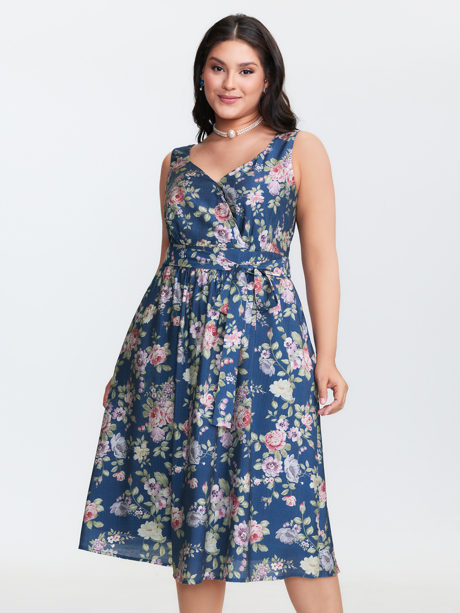 BloomChic Women's Plus Size Retro Floral Print Back-Tie Midi Dress DarkBlue Ditsy Floral Midi Everyday-Elegant Tie knot 22-24/3X