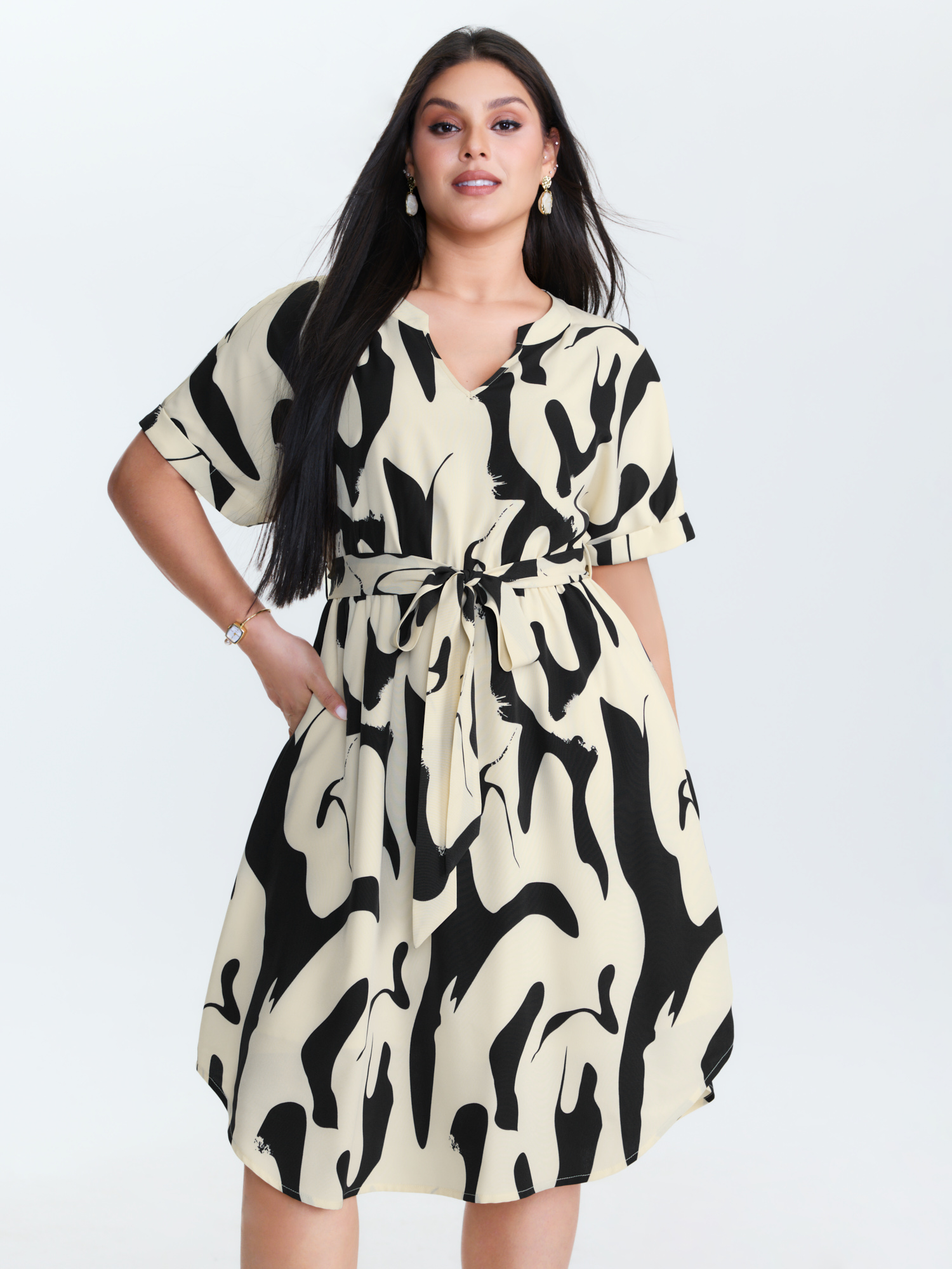 BloomChic Women's Plus Size Abstract Print Waist-Tie Midi Dress Apricot Geometric Midi Office Belted 10/M