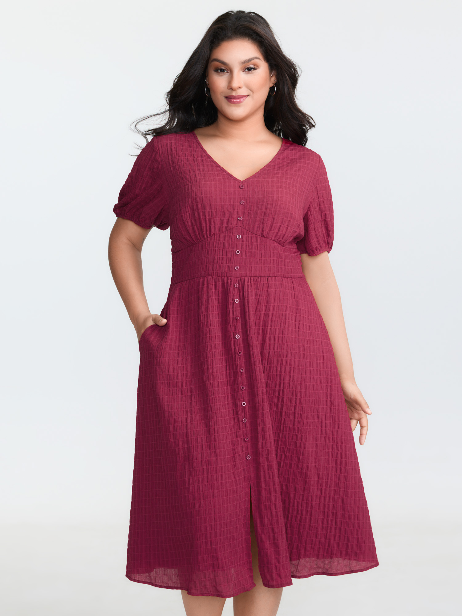 BloomChic Plus Size Textured Shirred Cinched-Waist Midi Dress - Curve Ladies Scarlet Leisure Short sleeve Non Side seam pocket Daily Dresses 30/4X