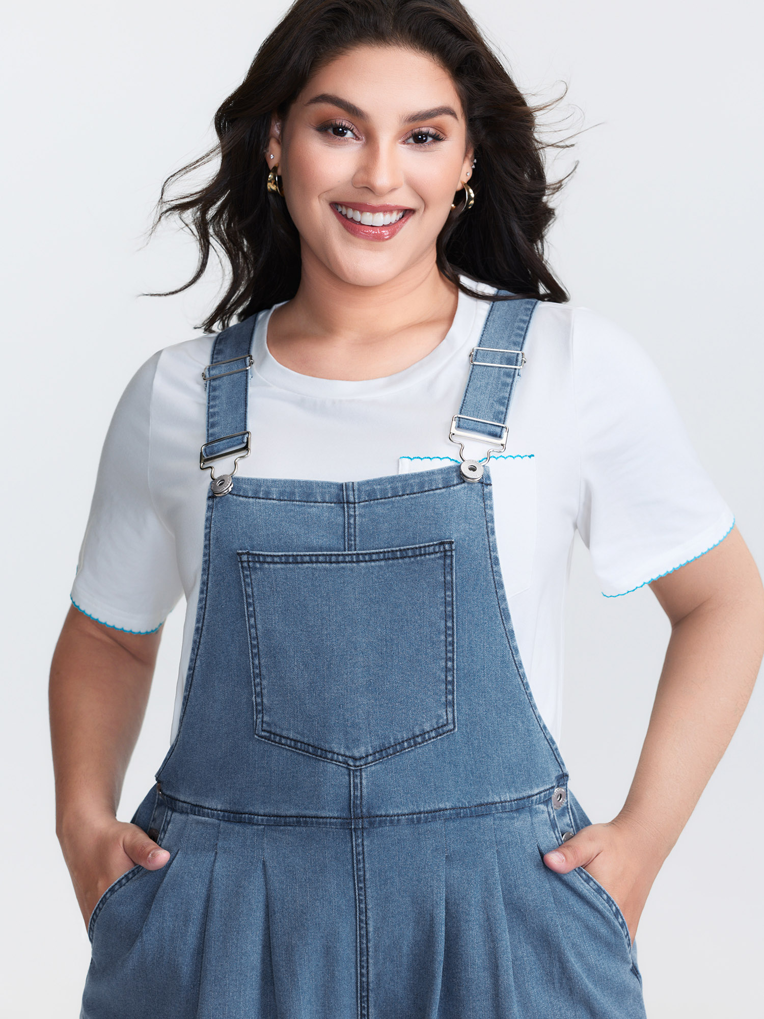 Side view of BloomChic Women's Plus Size Stretchy Relaxed-Fit Overall Wide-Leg Jumpsuit Midblue Casual Low stretch 26/4X