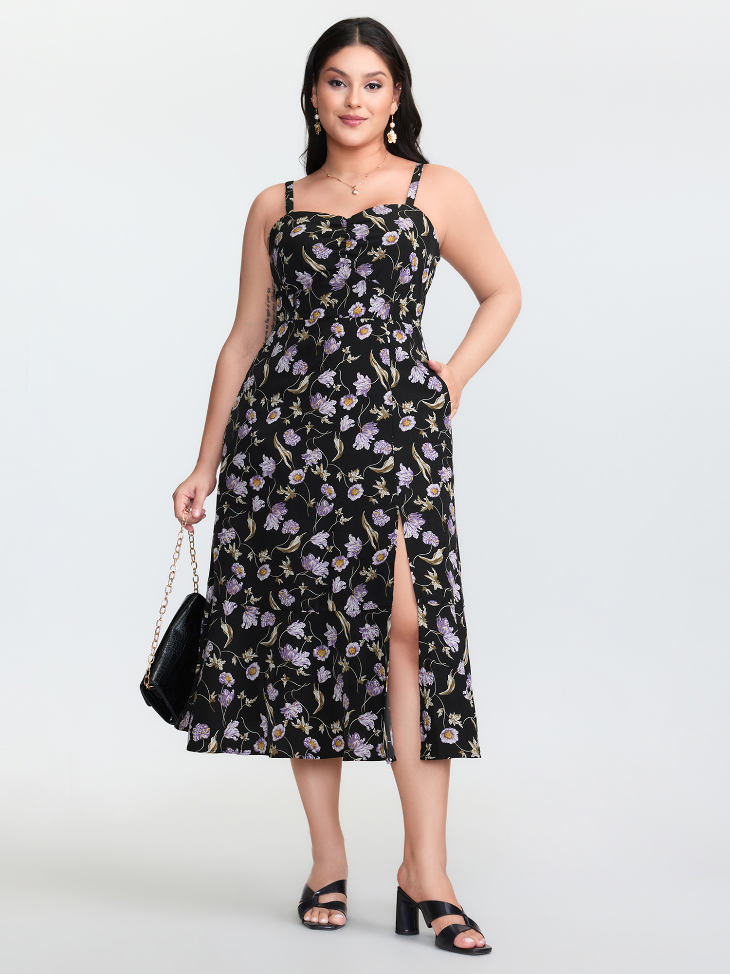 BloomChic Women's Plus Size Charming Floral Print Cami Slit Midi Dress Black Ditsy Floral Midi Everyday-Elegant Gathered 10/M