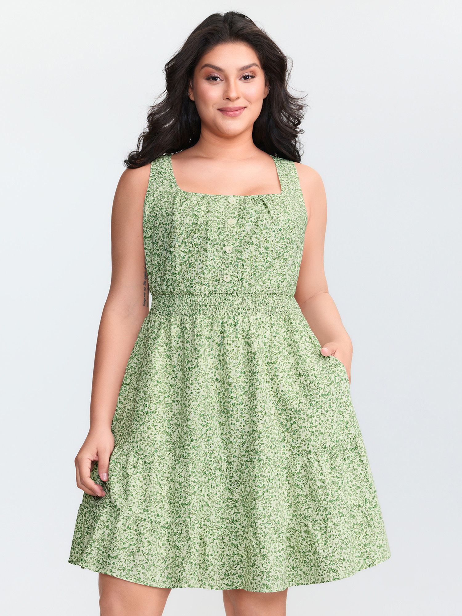BloomChic Women's Plus Size Breezy Floral Print Ruffled Hem Mini Dress Greenbean Ditsy Floral Short Everyday-Casual Button 10/M