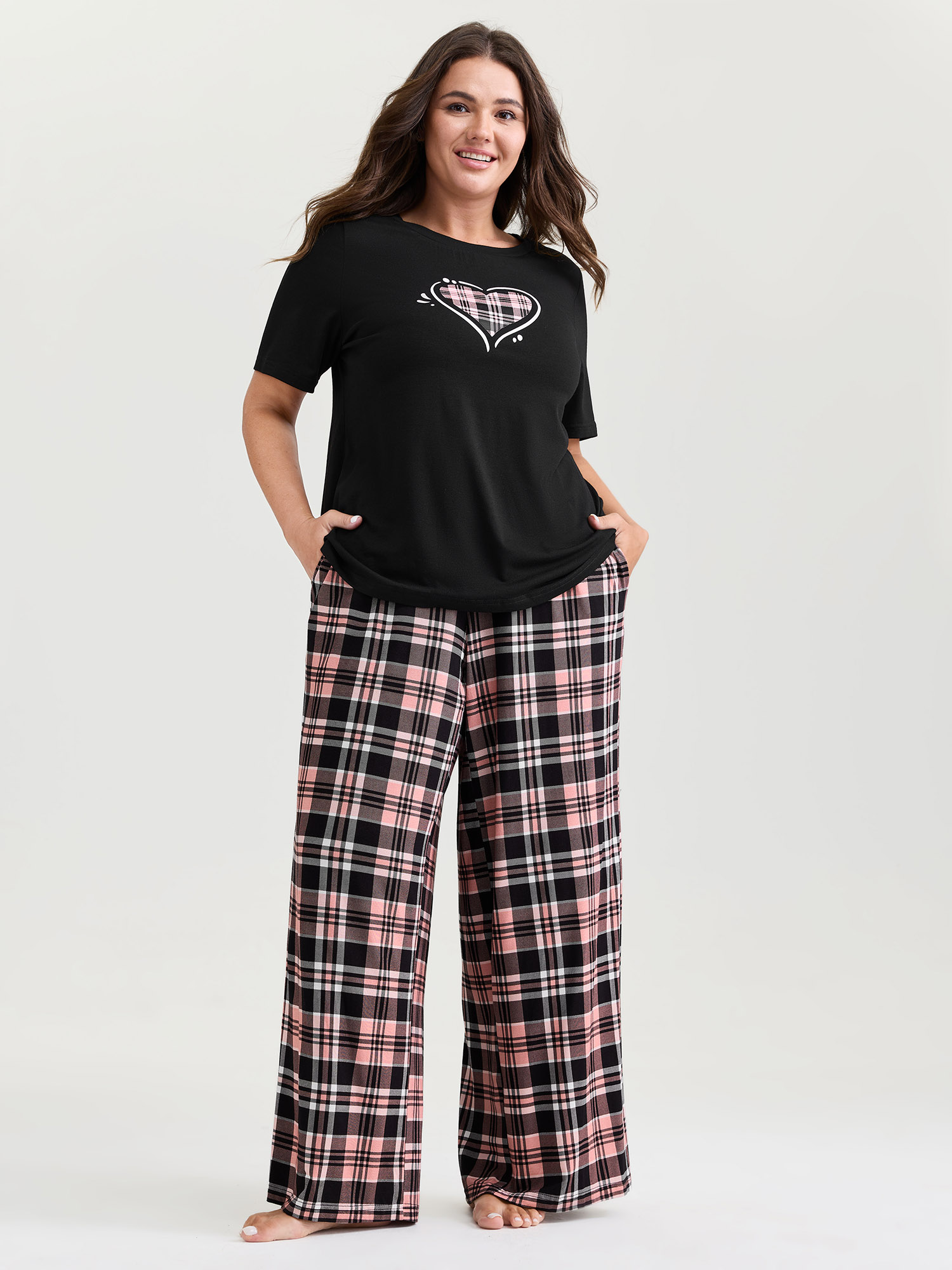 BloomChic Women's Plus Size Supersoft Plaid Heart Stretchy Lounge Set Black Short sleeve Colorblock 10/M-image-48092384329898