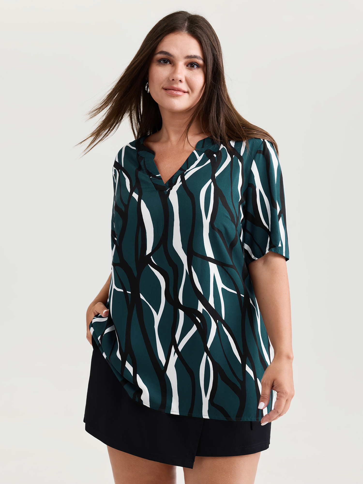 BloomChic Women's Plus Size Abstract Print Notched Collar Blouse Aegean Non Office Short sleeve 10/M