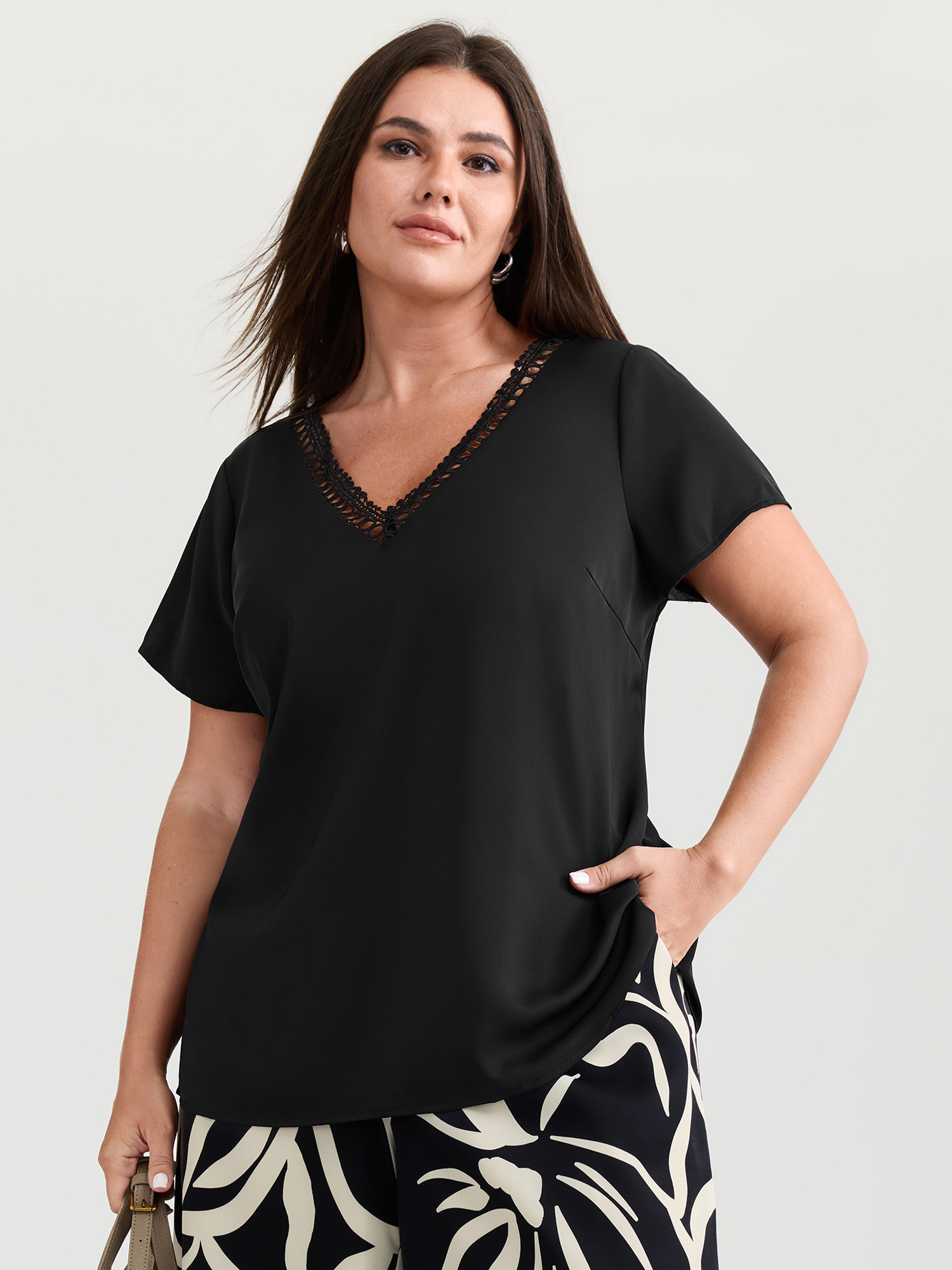 BloomChic Women's Plus Size Cut-Out V-Neckline Plain Blouse Black Non Office Short sleeve 22-24/3X