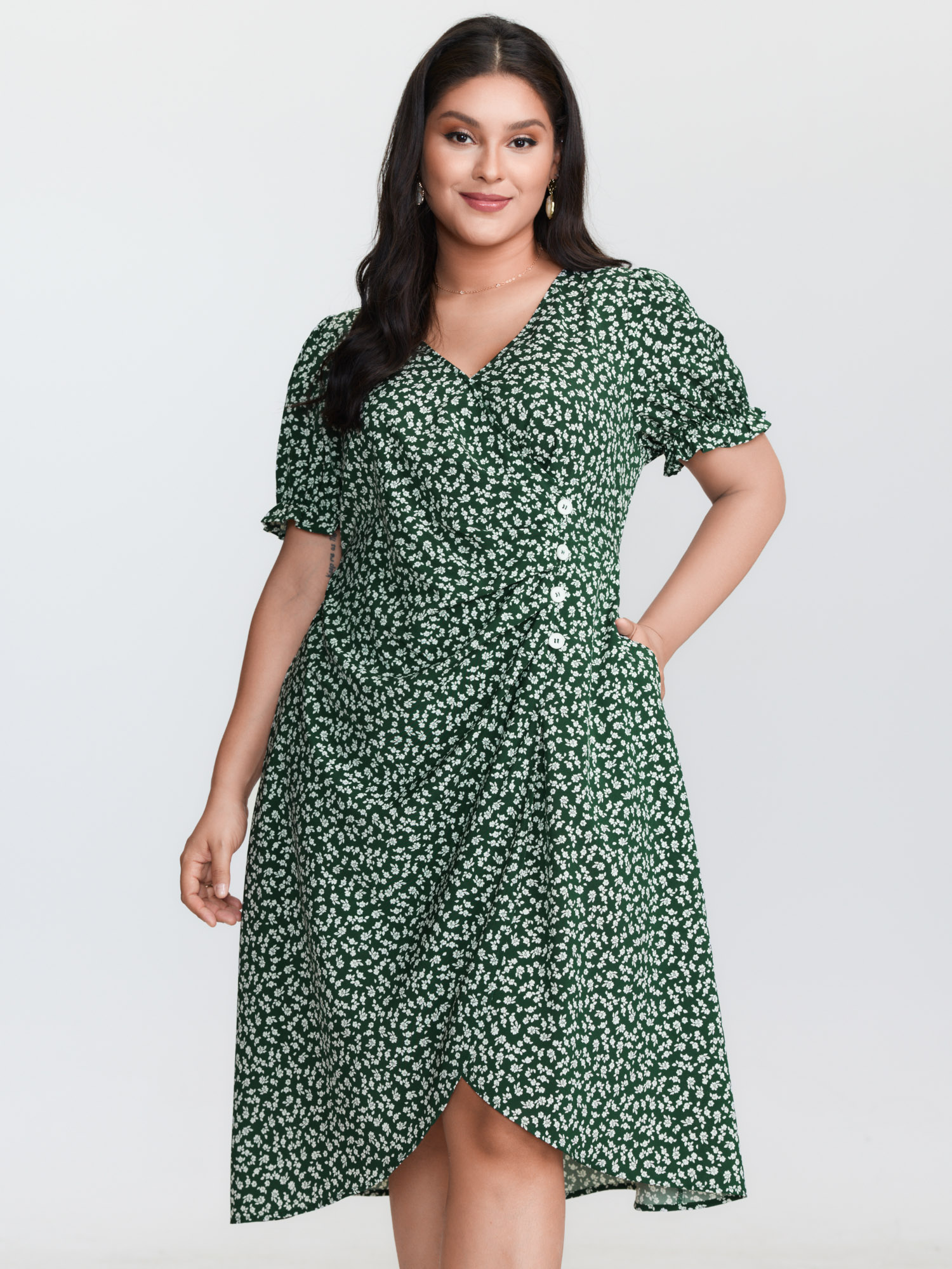 BloomChic Women's Plus Size Micro Floral Print Ruched Button Detail Midi Dress DarkGreen Ditsy Floral Maxi Everyday-Elegant Overlapping 28/5X