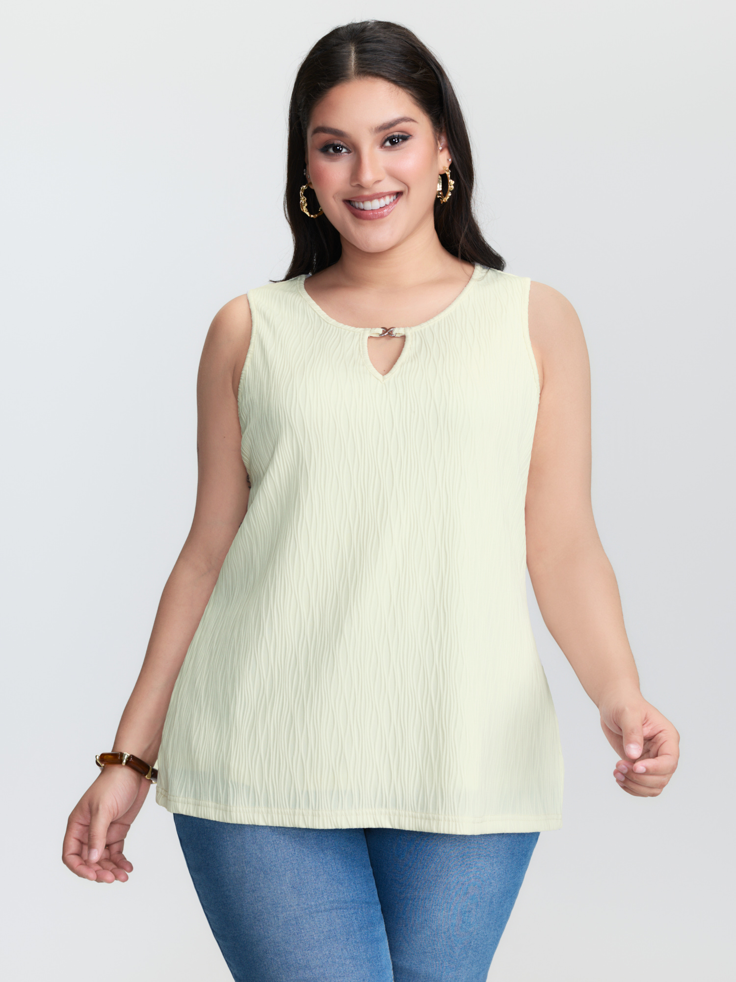 BloomChic Women's Plus Size Keyhole Neckline Plain Textured Tank Top Originalwhite Everyday-Elegant 10/M