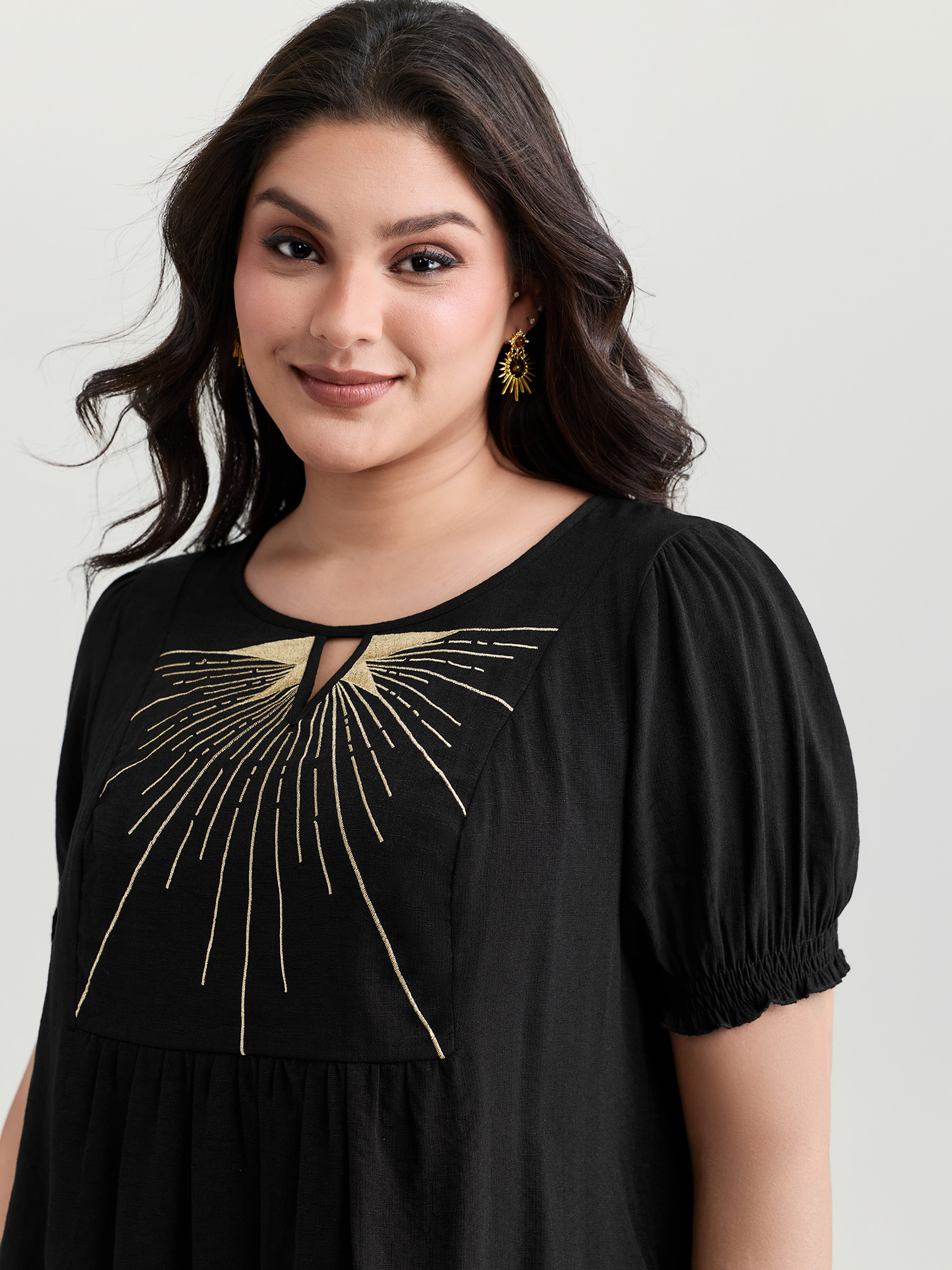 BloomChic Women's Plus Size Supersoft Color Contrast Embroidery Blouse Black Non Vacation Short sleeve 12/L