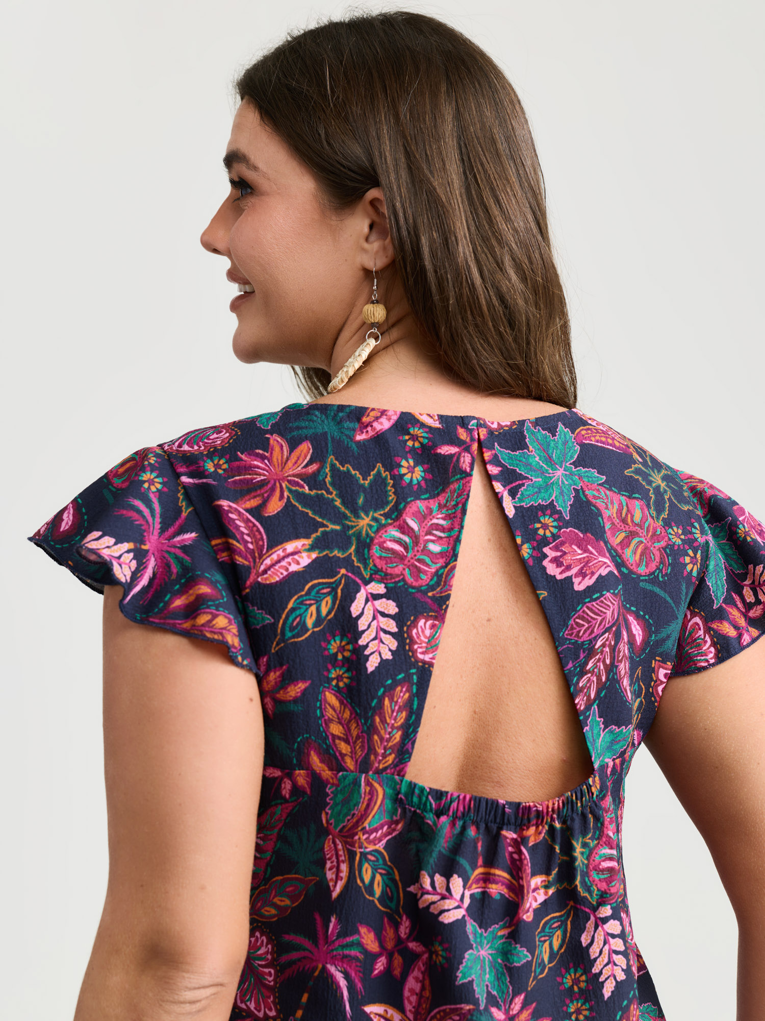BloomChic Women's Plus Size Bright Floral Texture Open-Back Blouse Multicolor Tropical Vacation Cap Sleeve 10/M