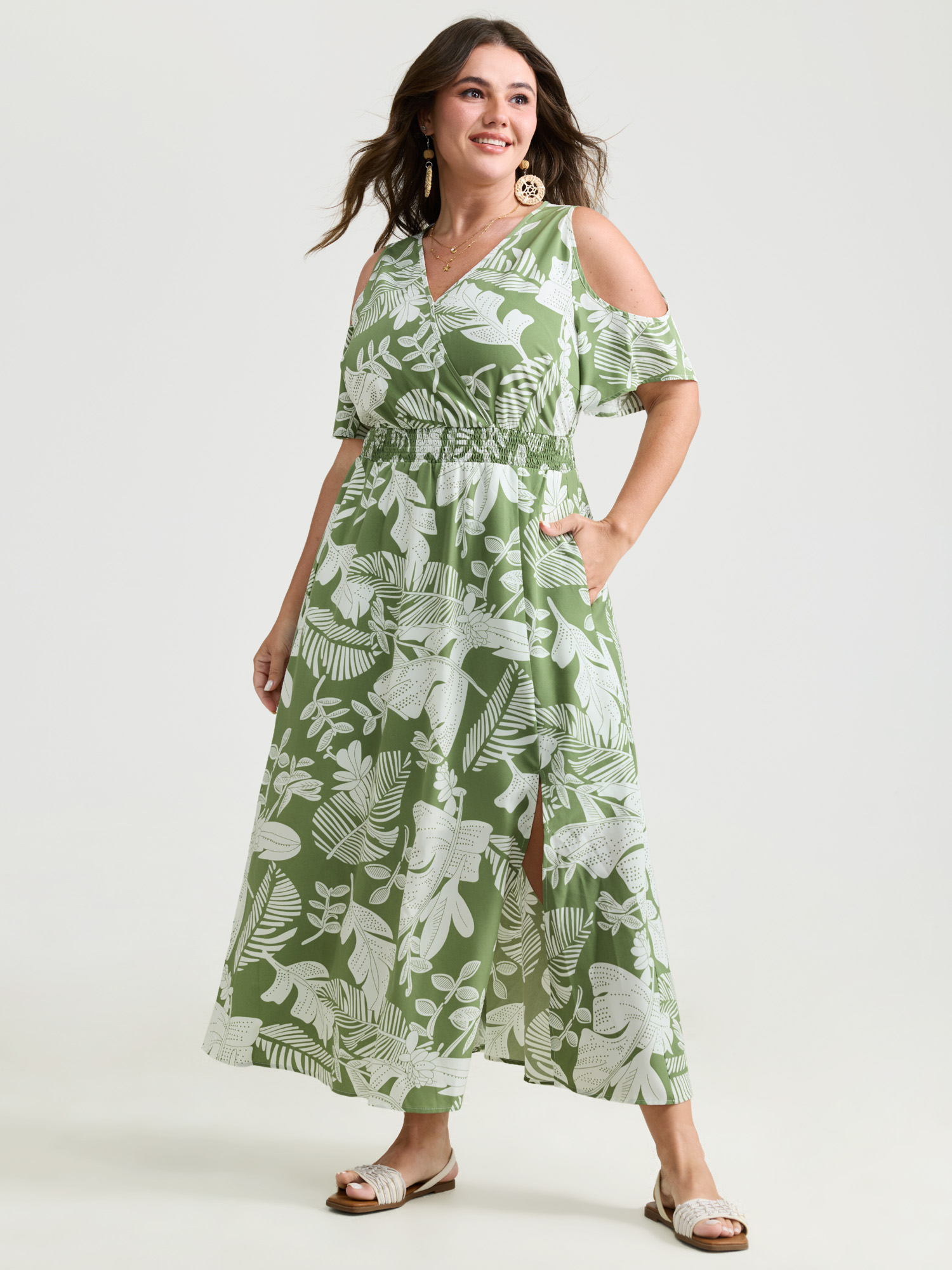 BloomChic Women's Plus Size Tropical Floral Print Cut-Out Shoulder Maxi Dress Moss Tropical Maxi Vacation Overlapping 12/L