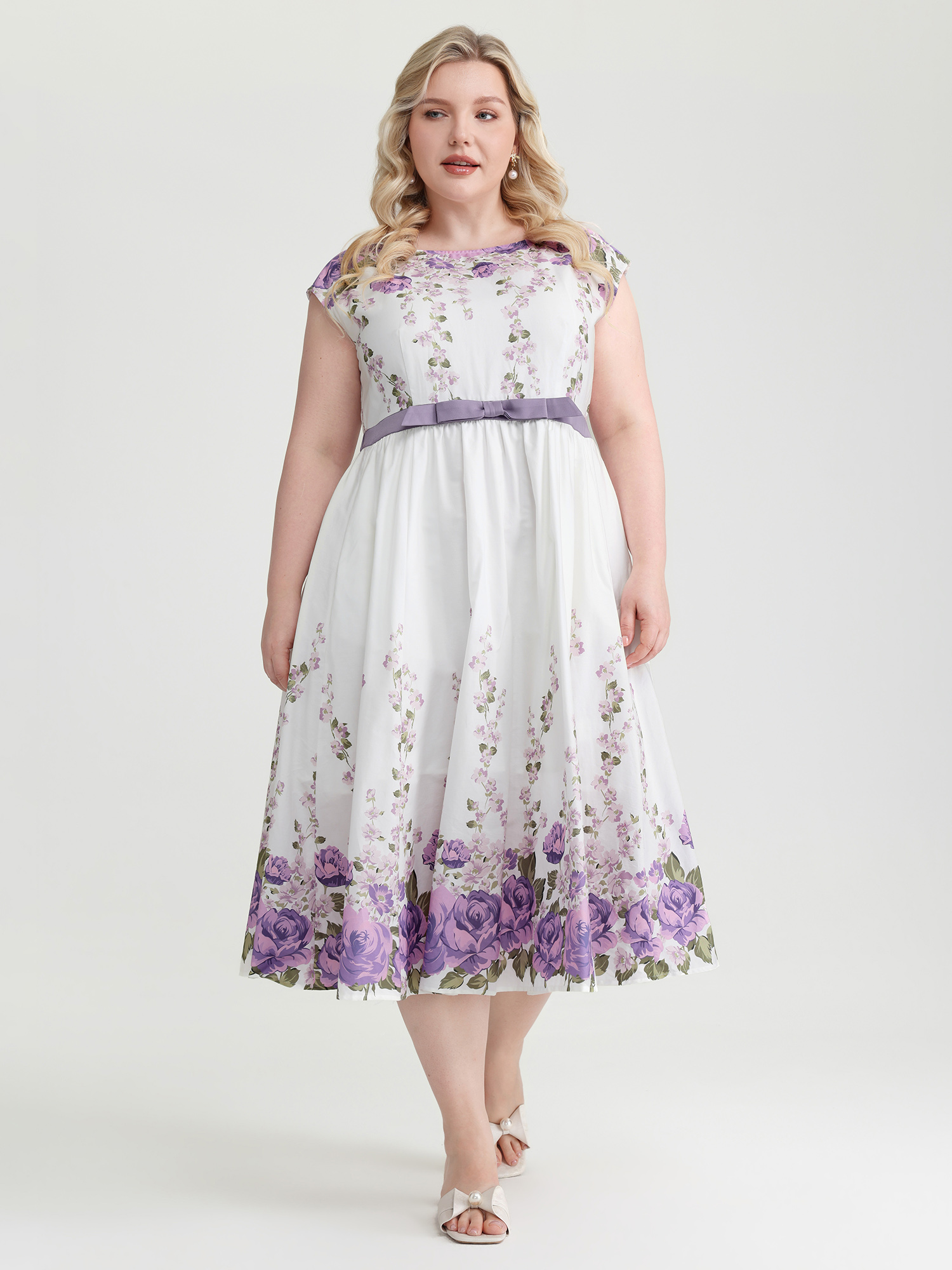 BloomChic Women's Plus Size Blooming Floral Print Bow-Tie Waist Midi Dress Beige Ditsy Floral Midi Everyday-Elegant Bowknot 10/M