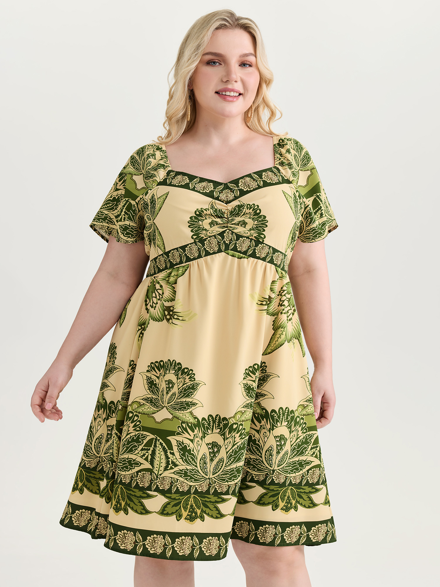 BloomChic Women's Plus Size Large Floral Print Sweetheart Neckline Mini Dress ArmyGreen Tropical Short Vacation Ruffles 10/M