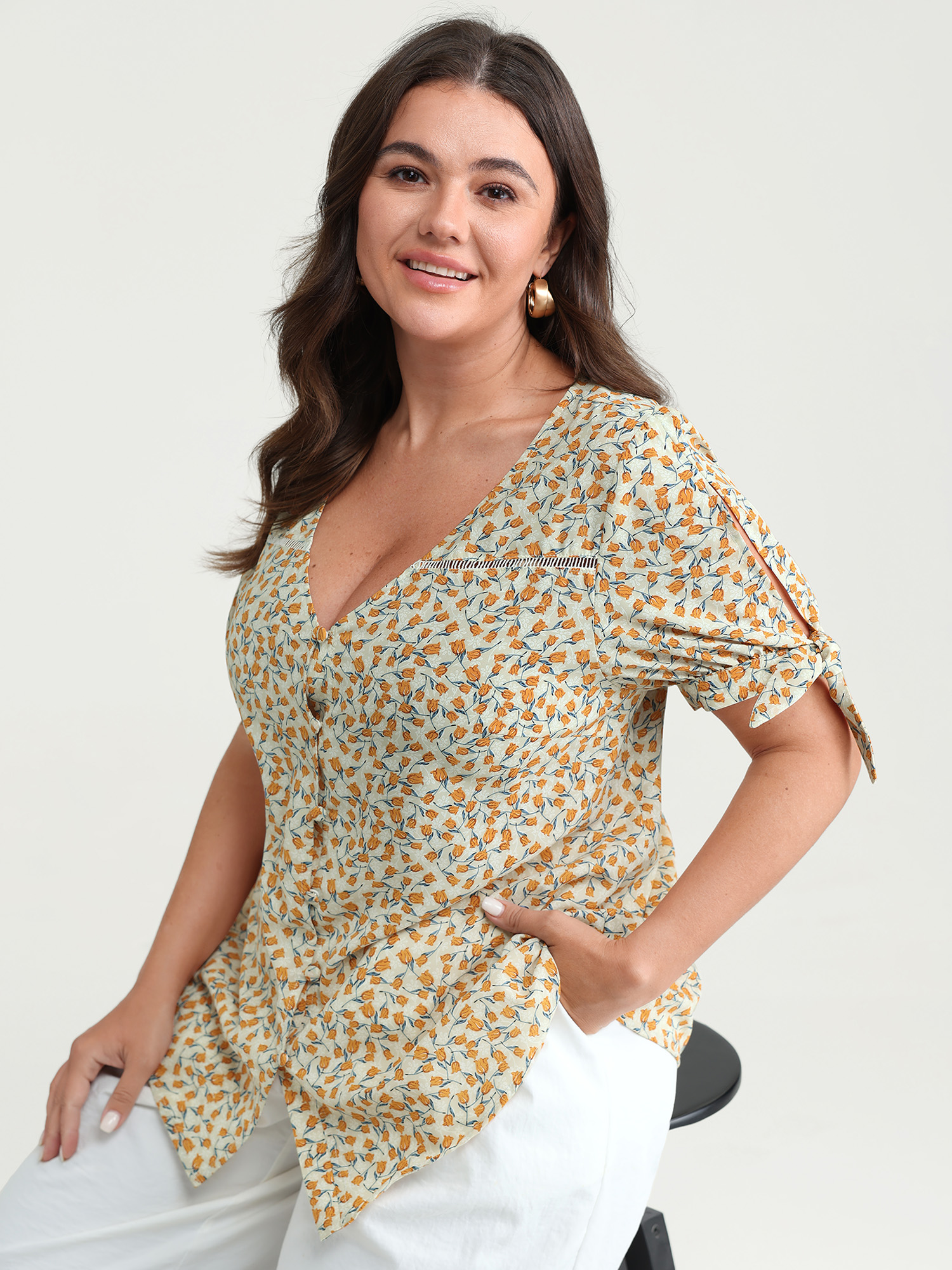 BloomChic Women's Plus Size Micro Floral Print Lace Trim Blouse Multicolor Ditsy Floral Everyday-Casual Short sleeve 14-16/1X