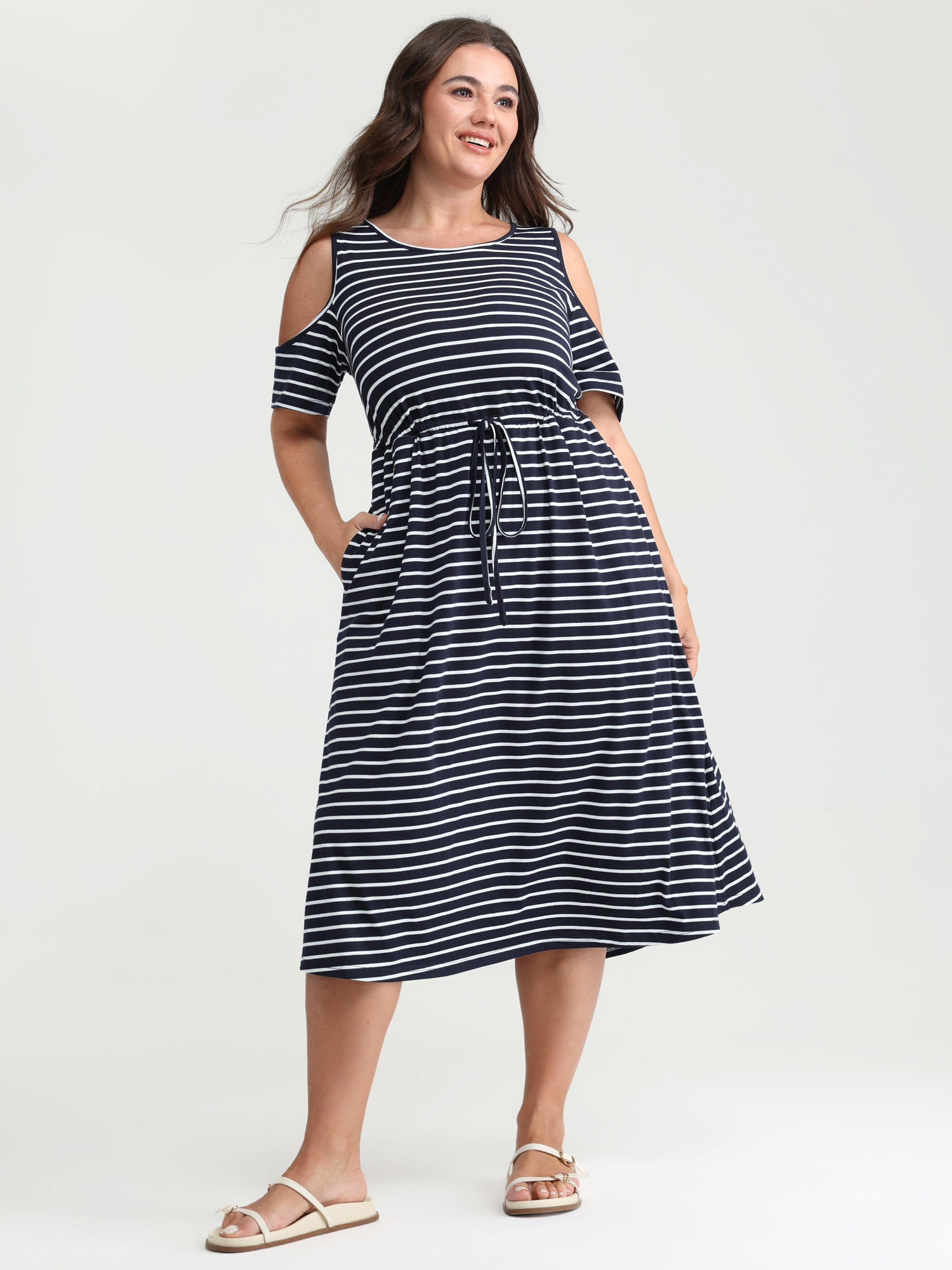 BloomChic Women's Plus Size Monochrome Striped Cold-Shoulder Pockets Midi Dress Indigo Stripes Midi Everyday-Casual Tie knot 18-20/2X