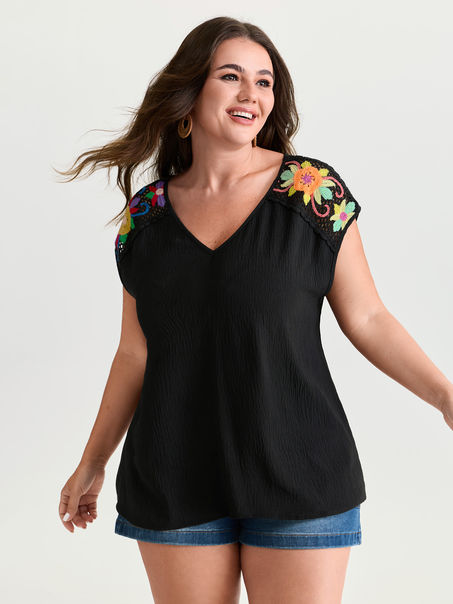 BloomChic Women's Plus Size Colorful Openwork Crochet V-Neck Blouse Black Synthetic texture Vacation Cap Sleeve 10/M