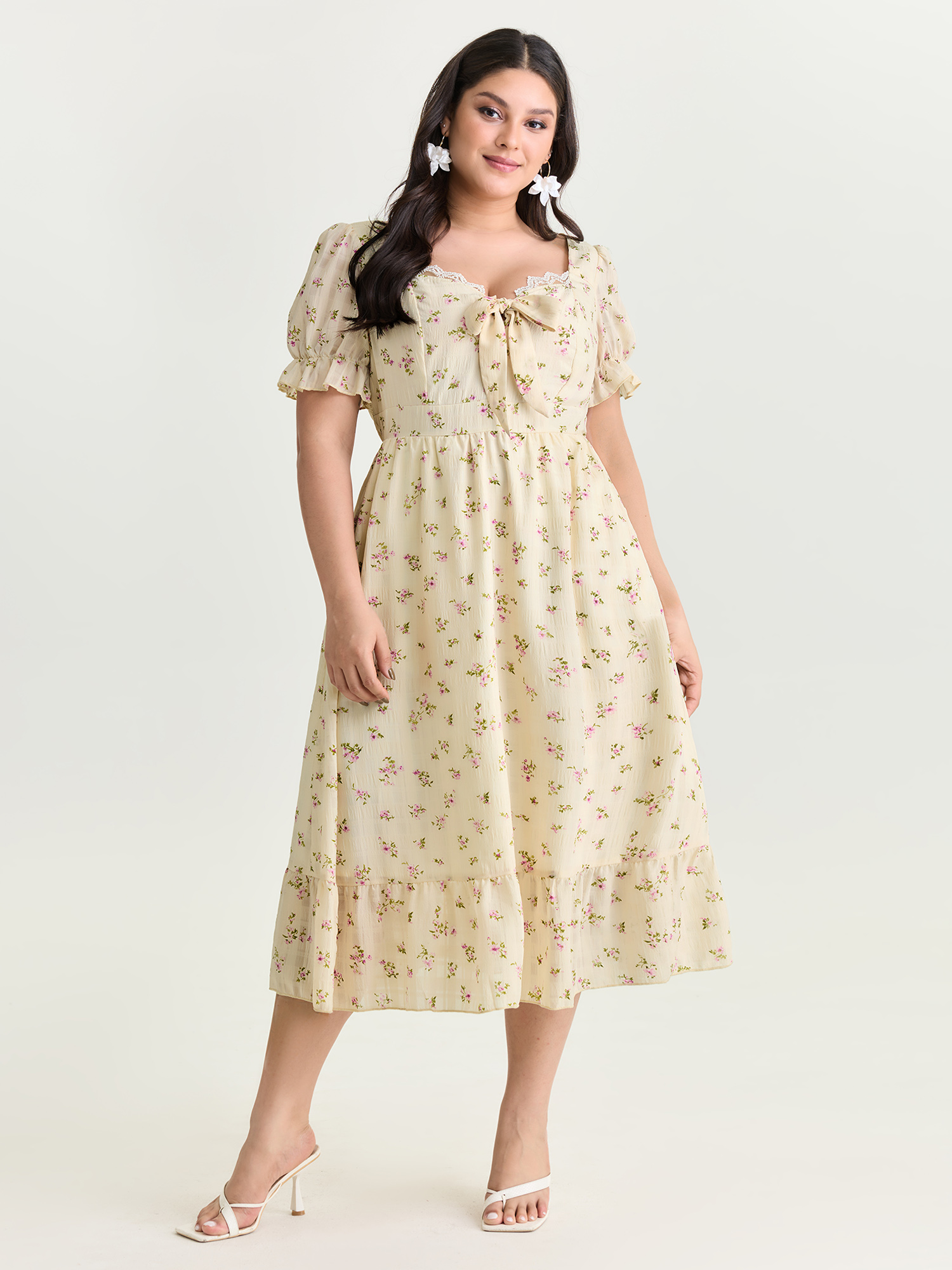 BloomChic Women's Plus Size Delicate Floral Print Bow-Knot Maxi Dress Beige Ditsy Floral Maxi Everyday-Elegant Woven ribbon&lace trim 12/L