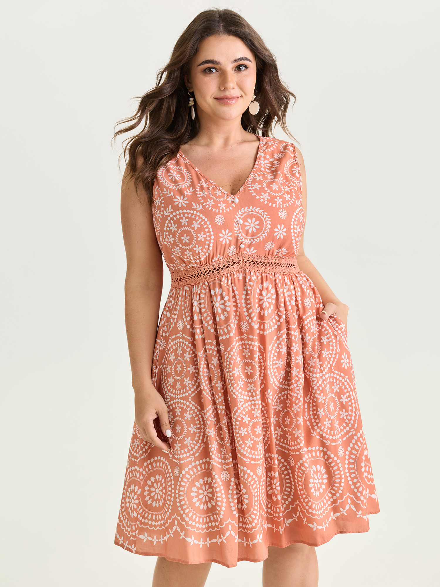 BloomChic Women's Plus Size Geometric Print Deep V-Neckline Mini Dress Coral Ethnic Floral Knee Length Vacation Woven ribbon&lace trim 10/M