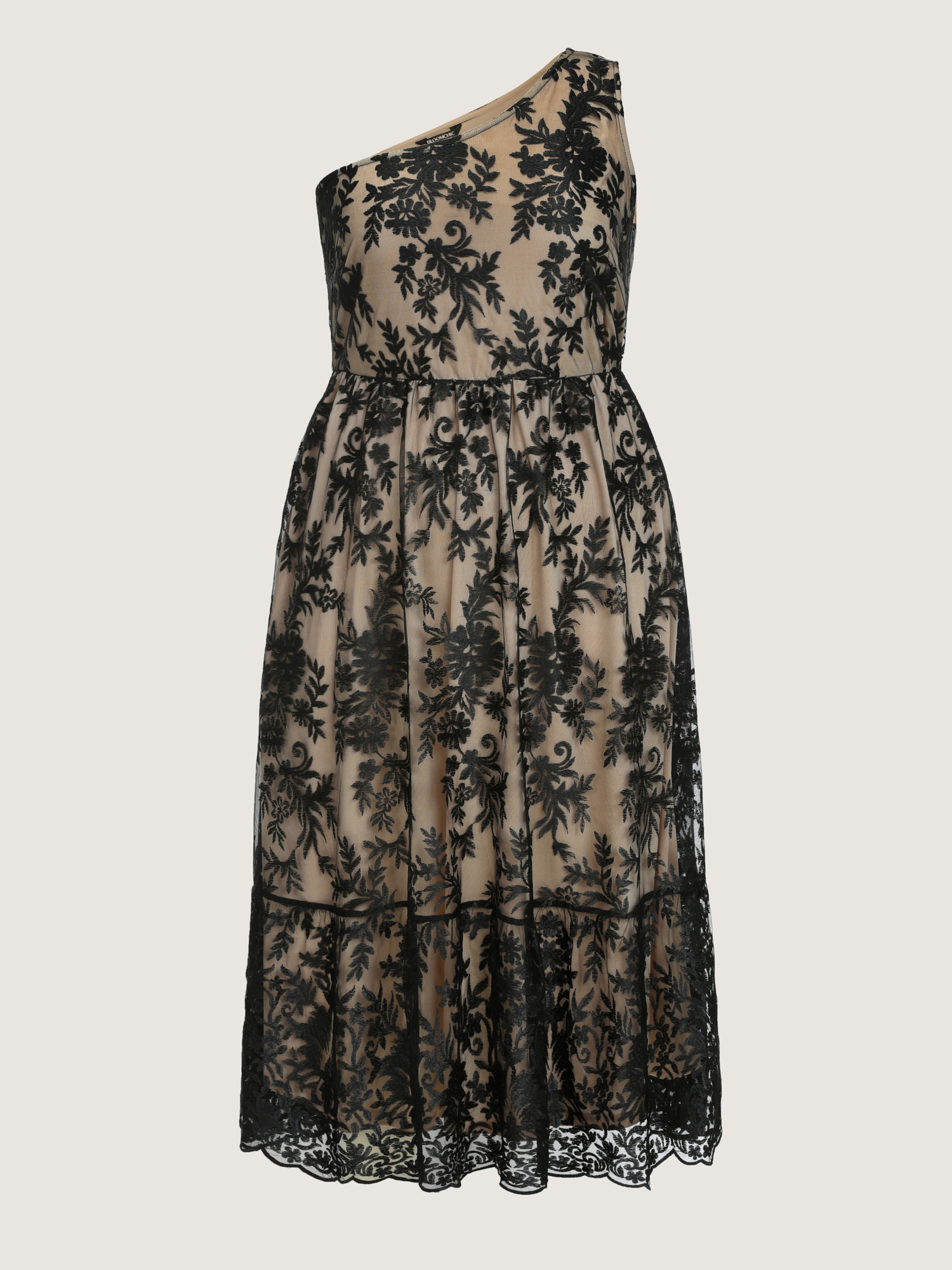 Side view of BloomChic Women's Plus Size Floral One-Shoulder Waist-Defining Maxi Dress BlackFlower Party Midi Jacquard Asymmetrical Neckline 10/M