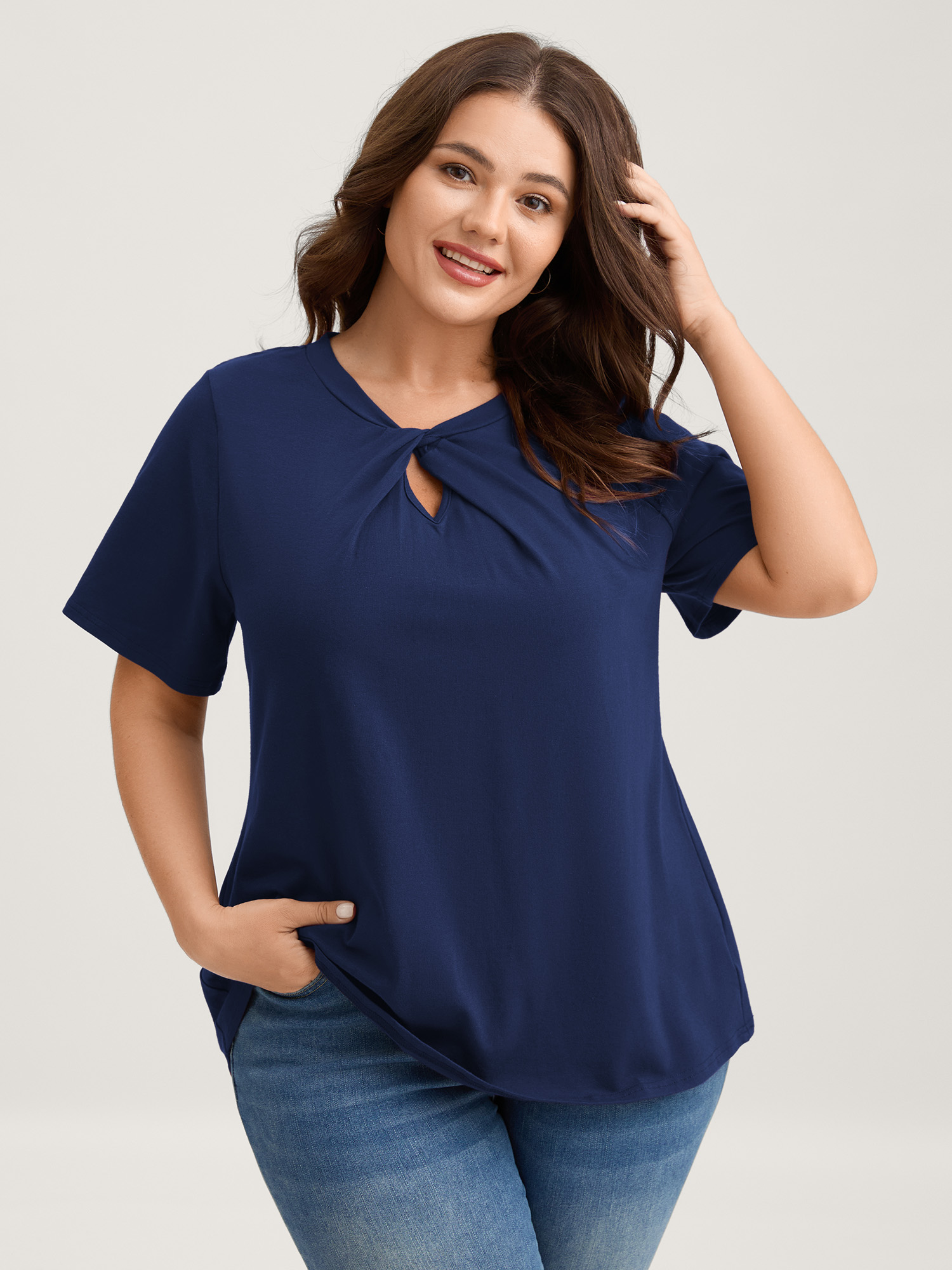 BloomChic Women's Plus Size Knotted Cut-Out Neckline Solid T-Shirt DarkBlue Solid Everyday-Elegant Short sleeve Asymmetrical Neckline 10/M