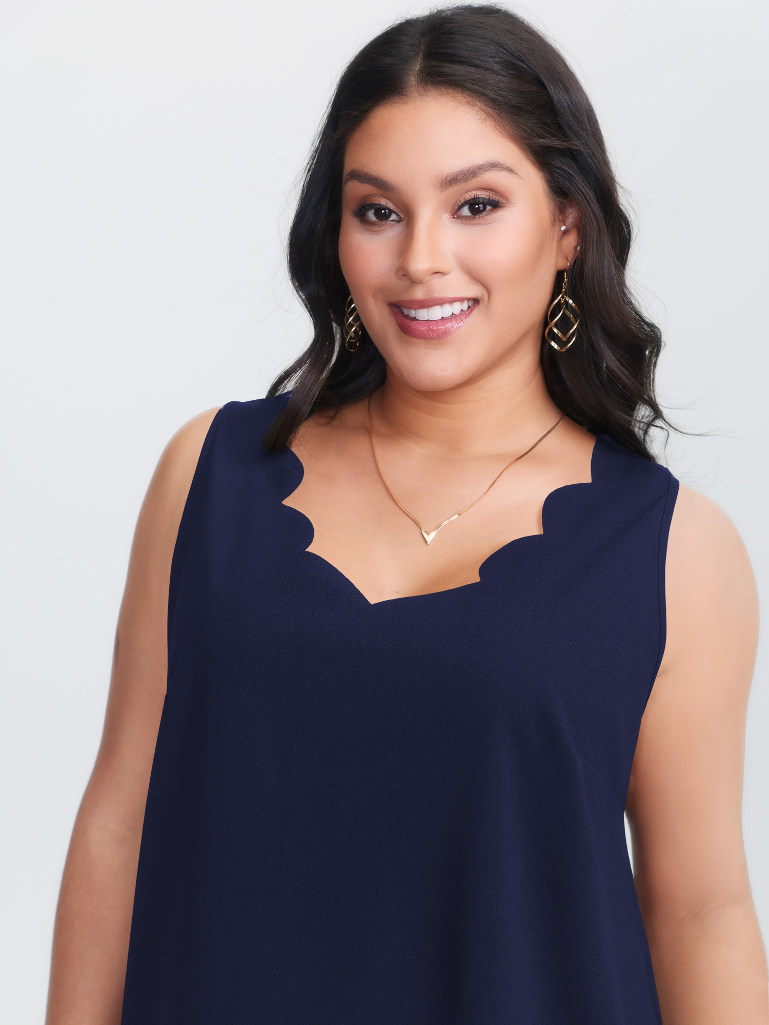 BloomChic Women's Plus Size Solid V Neck Laser Cut Tank Top Midnight Everyday-Elegant A-line V-Neck 30/6X