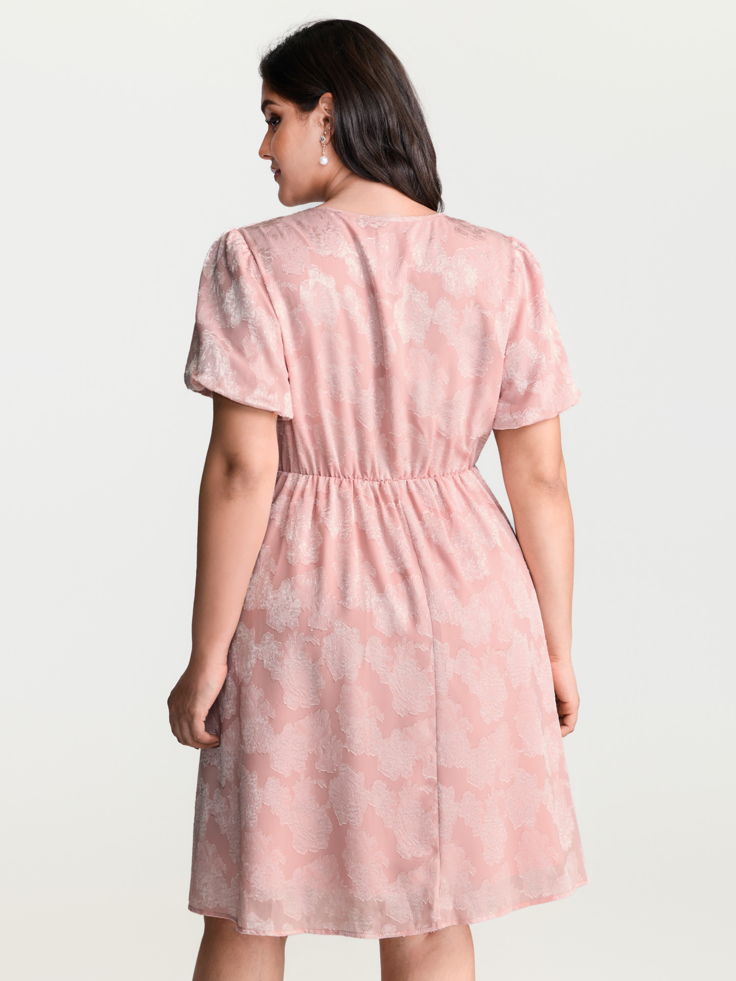 Side view of BloomChic Women's Plus Size Floral Textured Bubble Sleeve Mini Dress Nudepink Party Knee Length Jacquard V-Neck 26/4X