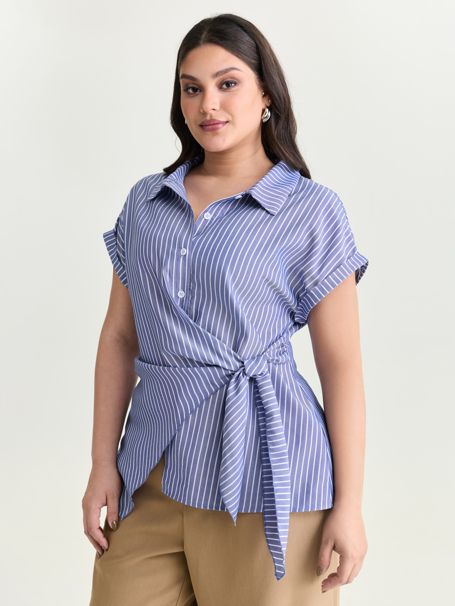 BloomChic Women's Plus Size Striped Print Knotted Side Blouse DarkBlue Stripes Elegant Short sleeve Collared Neck 10/M