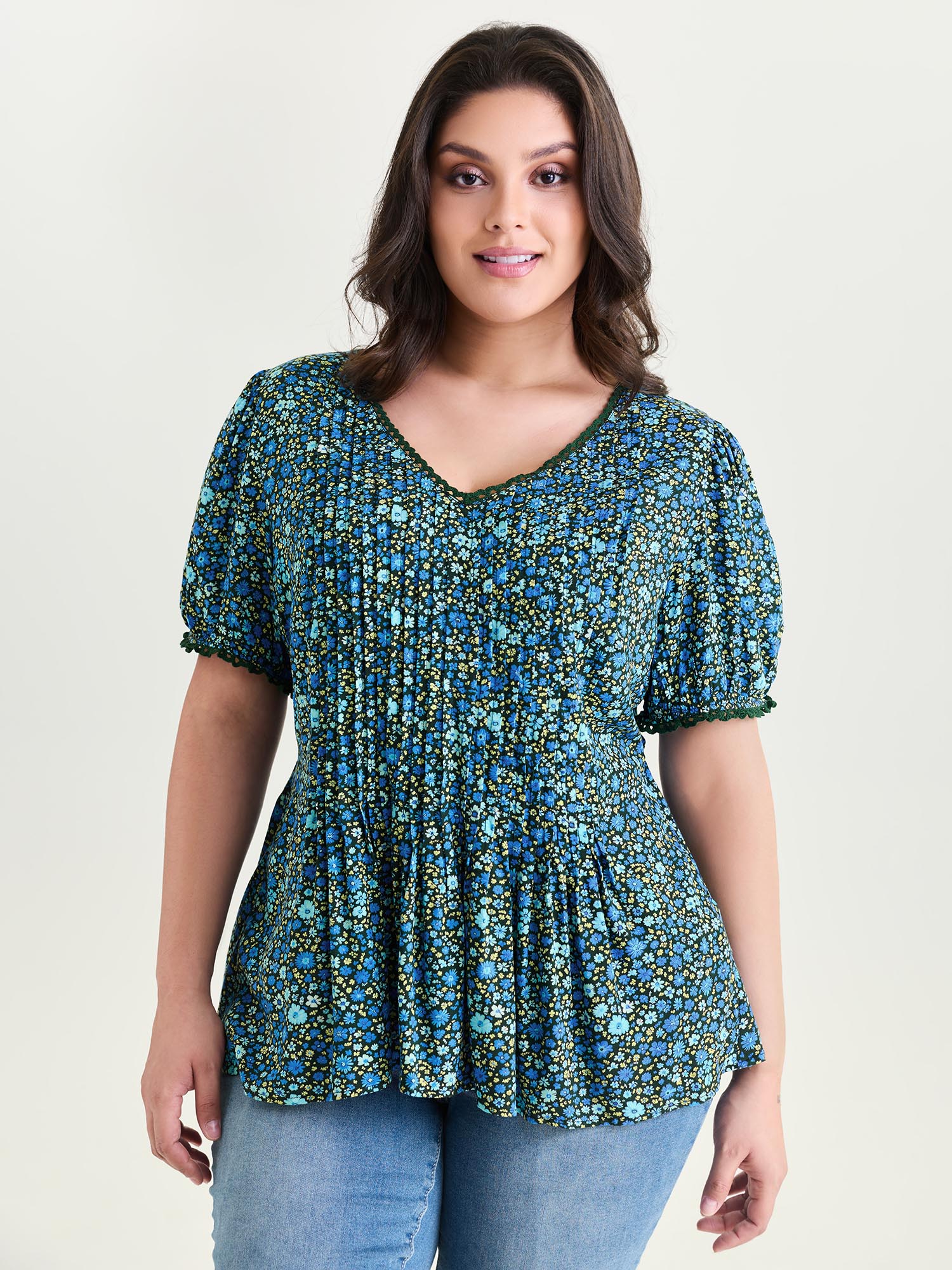 BloomChic Women's Plus Size Supersoft Micro Floral Print Blouse Multicolor Ditsy Floral Everyday-Casual Short sleeve Deep V-Neck 10/M