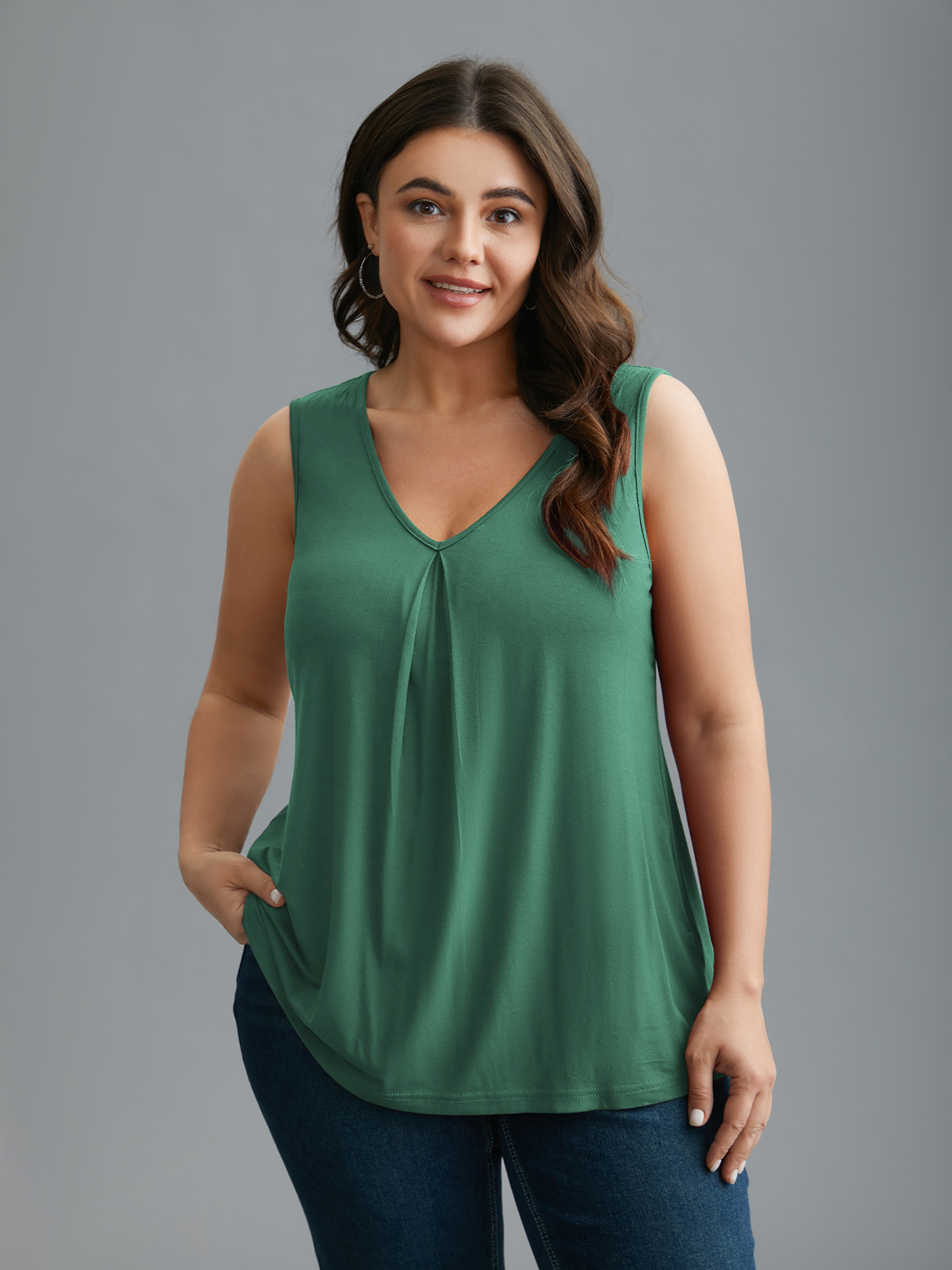 BloomChic Women's Plus Size Supersoft Essentials V-Neck Tank Top Emerald Everyday-Casual A-line V-Neck 12/L
