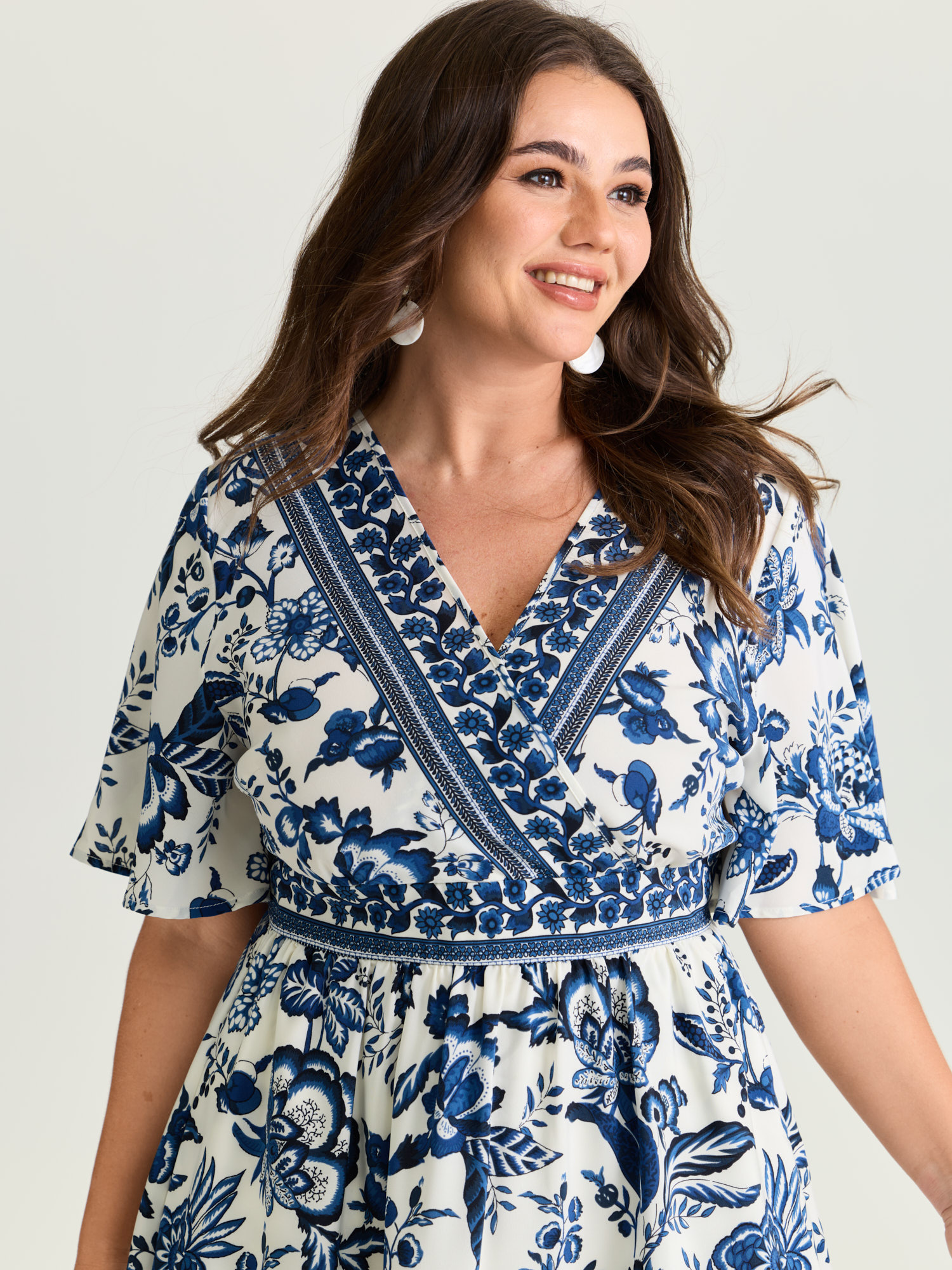 BloomChic Women's Plus Size Floral Print Wrap-Neck Pocket Midi Dress Navy Botanical Midi Vacation Wrap / Overlap 10/M