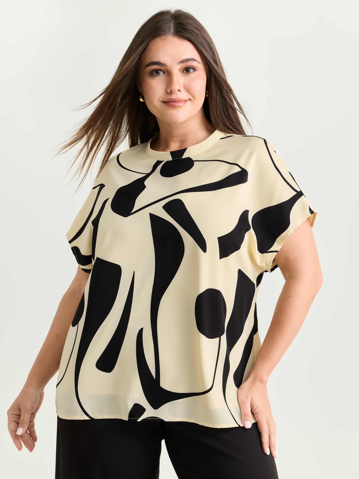 BloomChic Women's Plus Size Supersoft Abstract Print Breathable Blouse Beige Else Office Short sleeve Stand Collar 26/4X