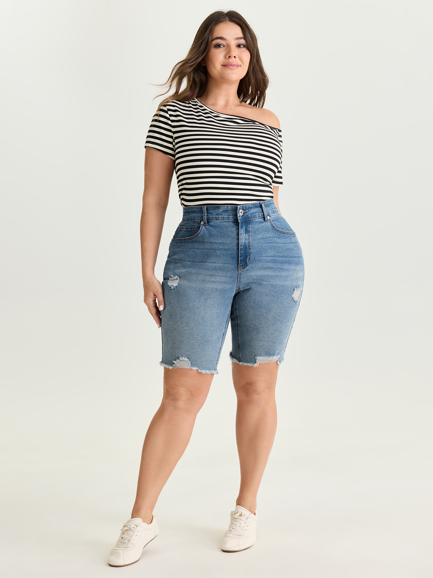 BloomChic Plus Size Stretchy Skinny-Fit Raw Hem Denim Shorts - Curve Women's Midblue High Rise Five-Pocket Denim Shorts 14/M