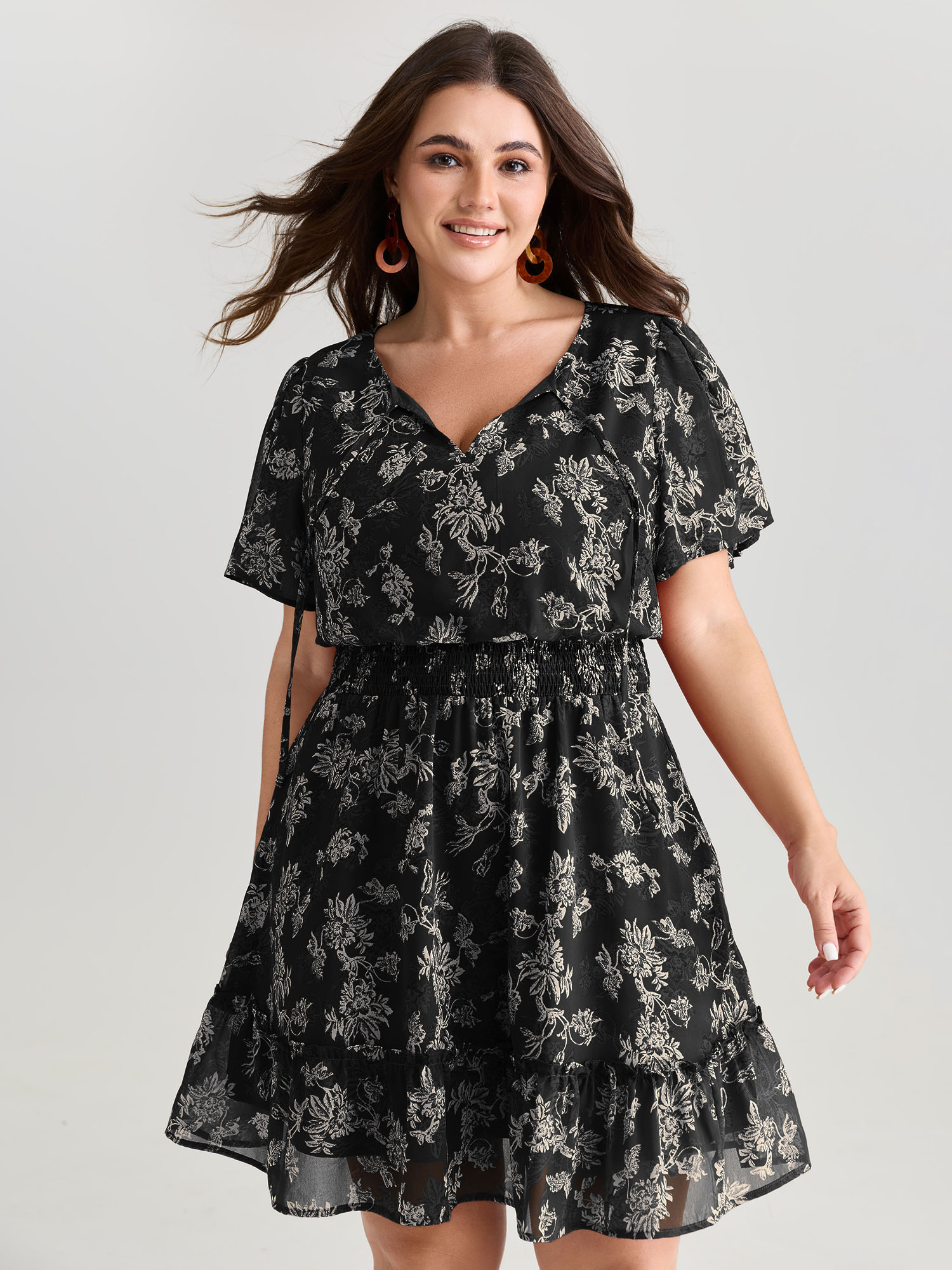 BloomChic Women's Plus Size Floral Print Shirred Waist Mini Dress Black Leaf Mini Vacation Smocked 14-16/1X