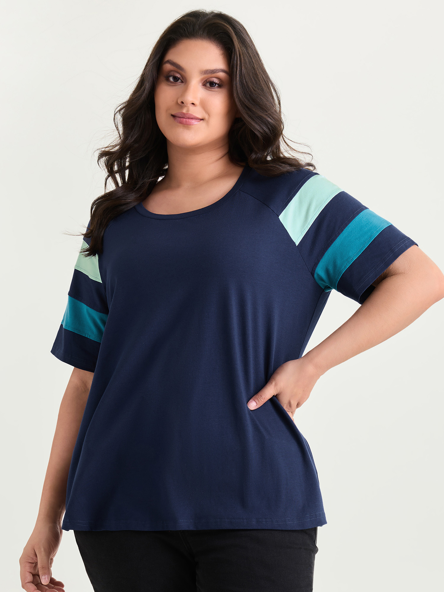 BloomChic Women's Plus Size Supersoft Colorblock Sleeve Round Neck T-Shirt DarkBlue Solid Everyday-Casual Short sleeve Round Neck 10/M
