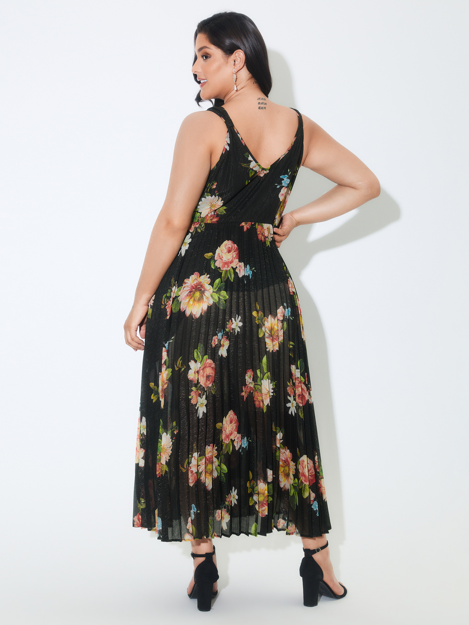 Side view of BloomChic Women's Plus Size Large Floral Print Pleated Flowy Maxi Dress BlackFlower Party Maxi Wrap / Overlap V-Neck 22-24/3X