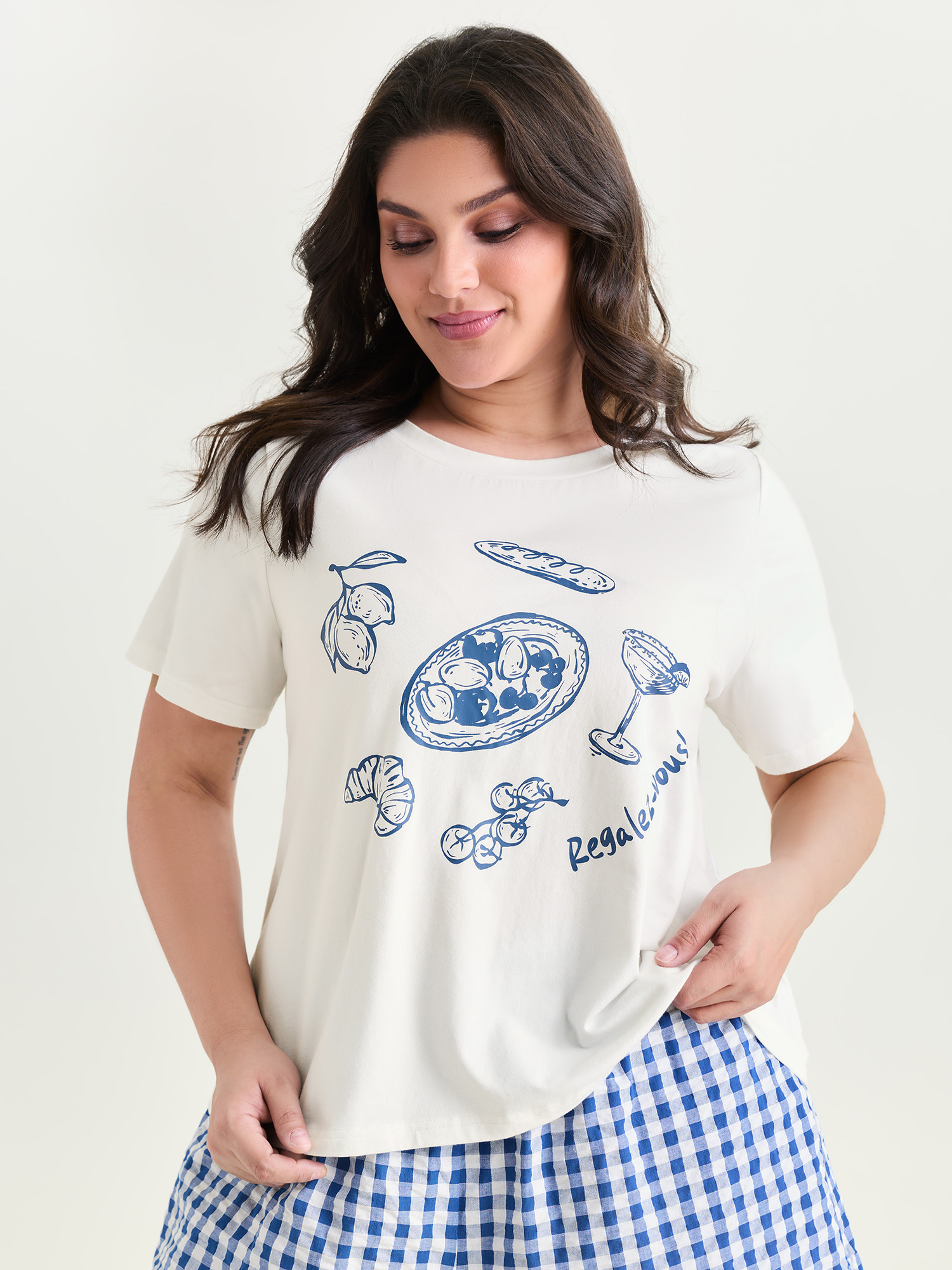 Side view of BloomChic Women's Plus Size Cotton Bagel Print Color Contrast Pajama Set DarkBlue 28/5X