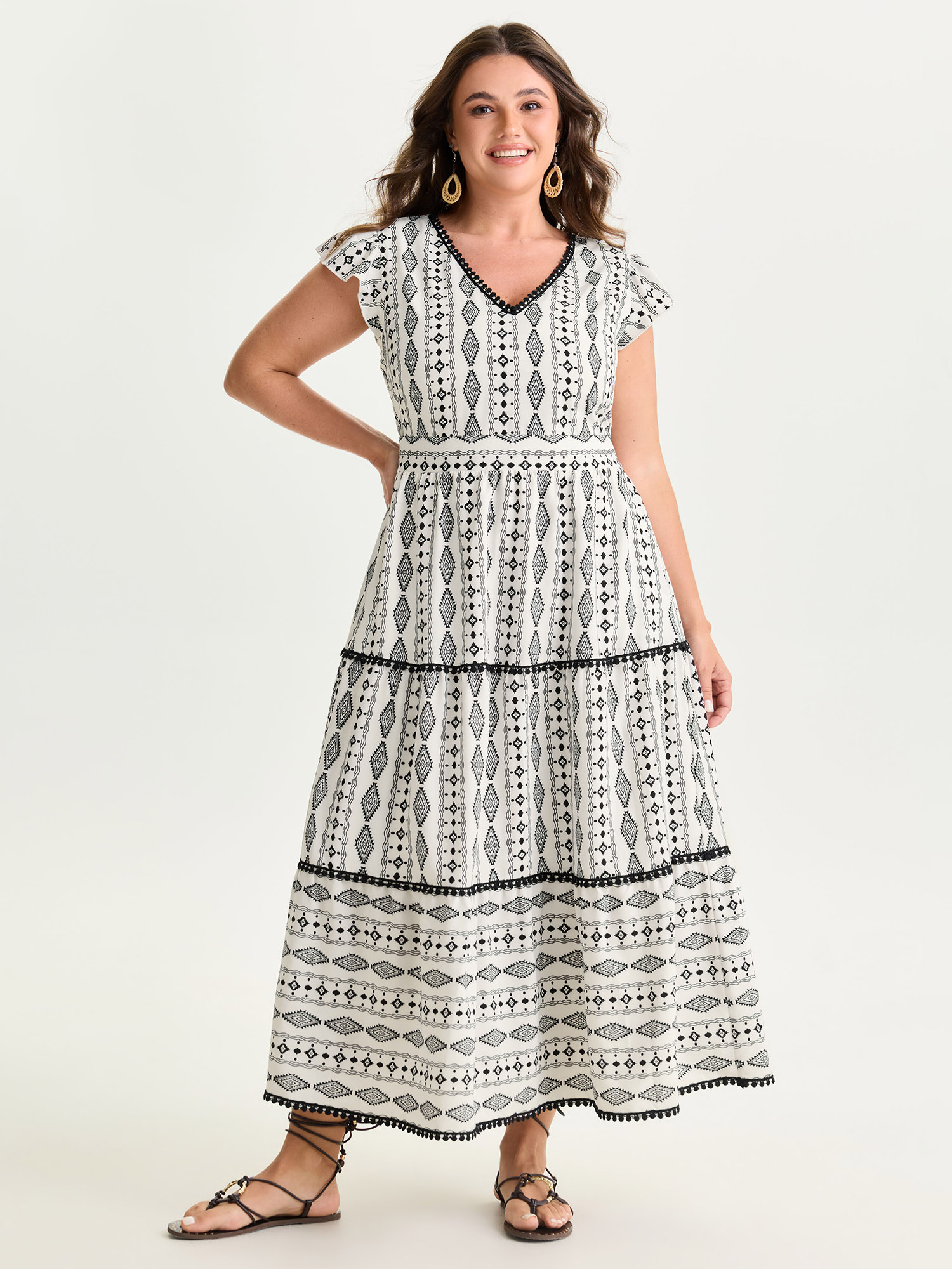 BloomChic Women's Plus Size Geometric Print Lace Trim Tiered Maxi Dress Originalwhite Ethnic Floral Maxi Vacation Colorblock 12/L