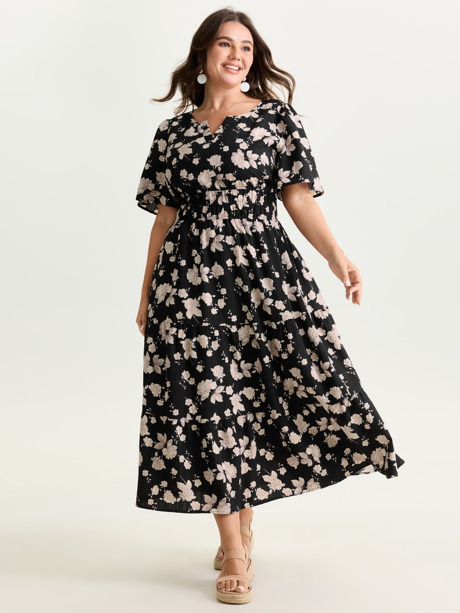 BloomChic Plus Size Textured Shirred Cinched Waist Maxi Dress - Curve Ladies Black Resort Short sleeve Solid Side seam pocket Daily Dresses 16/L