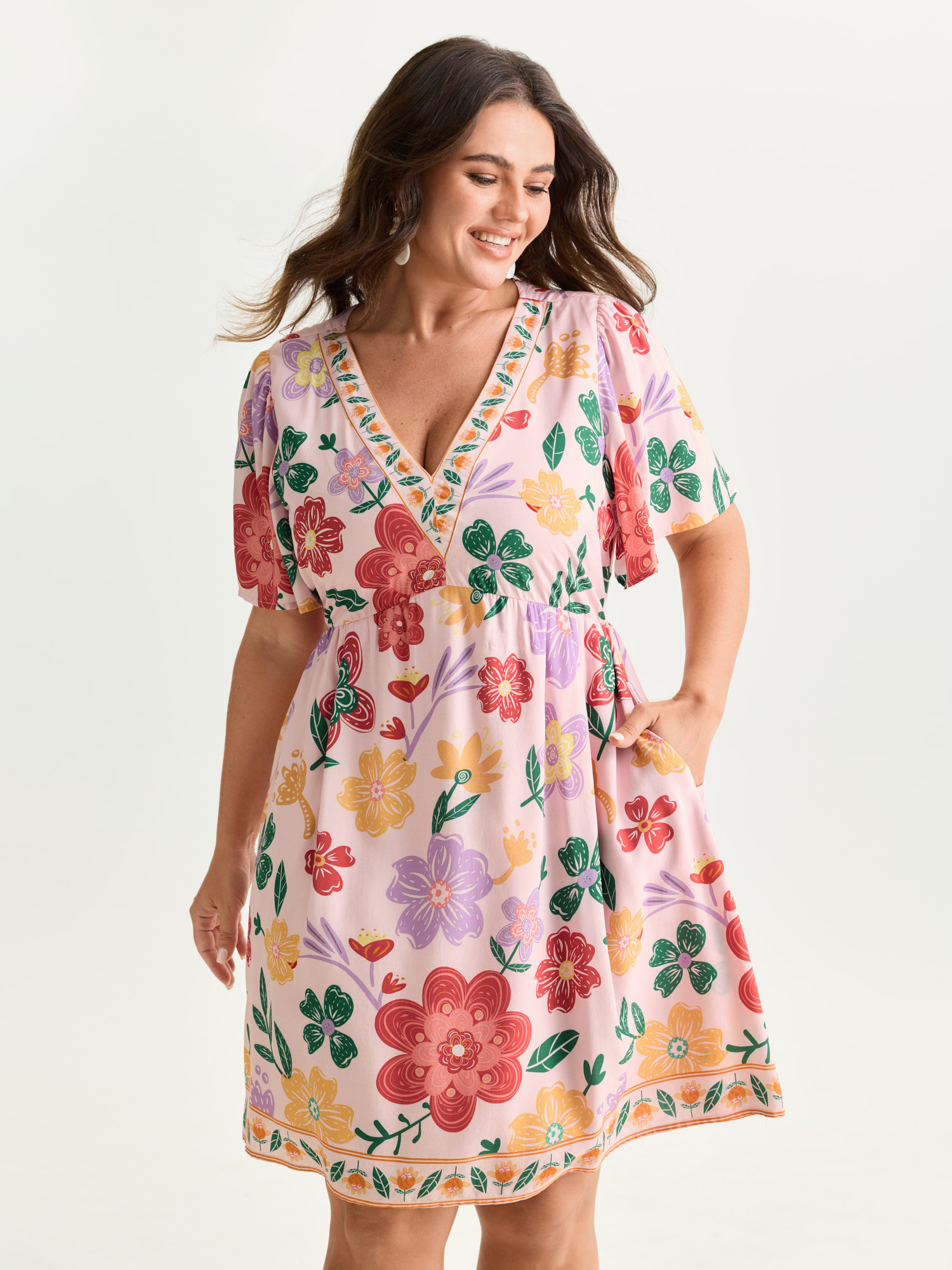 BloomChic Women's Plus Size Colorful Floral Print V-Neck Mini Dress Lightpink Floral Short Vacation 22-24/3X