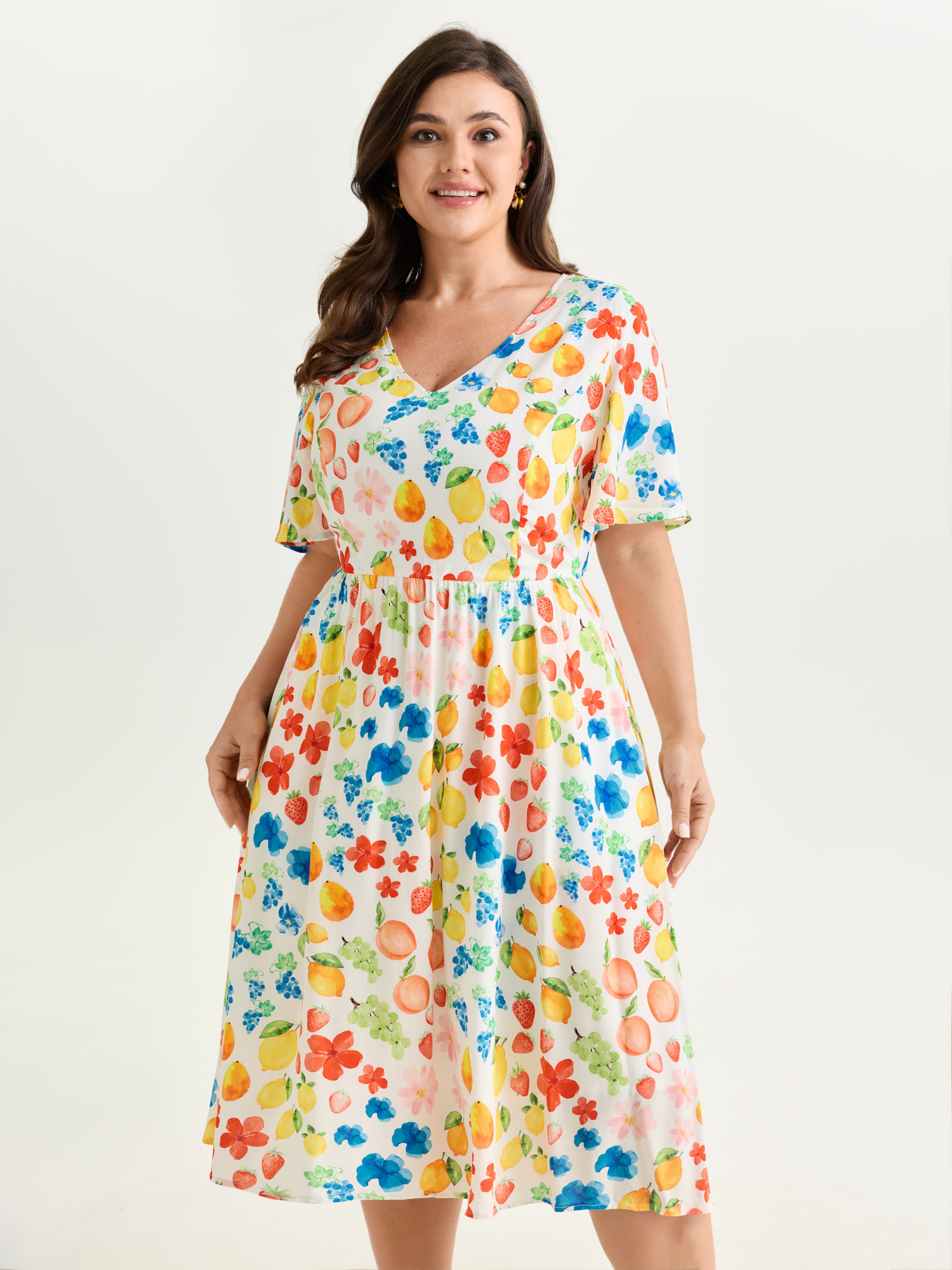 BloomChic Women's Plus Size Colorful Fruit Print V-Neck Midi Dress Beige Fruit Maxi Everyday-Elegant Lace-Up 22-24/3X