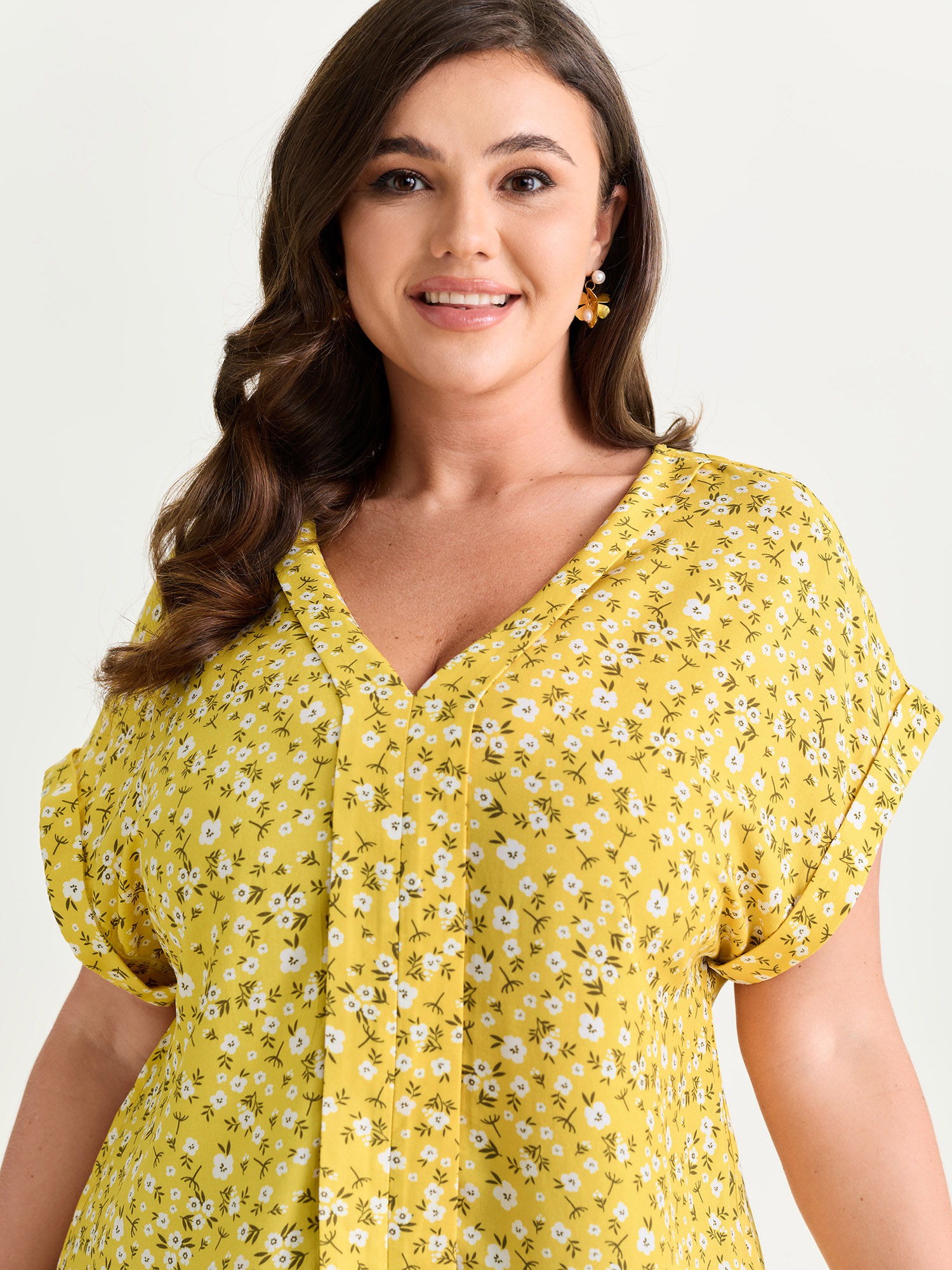 BloomChic Plus Size Floral Print V-Neck Dolman Sleeve Blouse - Women's Lemonyellow Ditsy Floral V-Neck Cap Sleeve Elegant Blouses 14/M