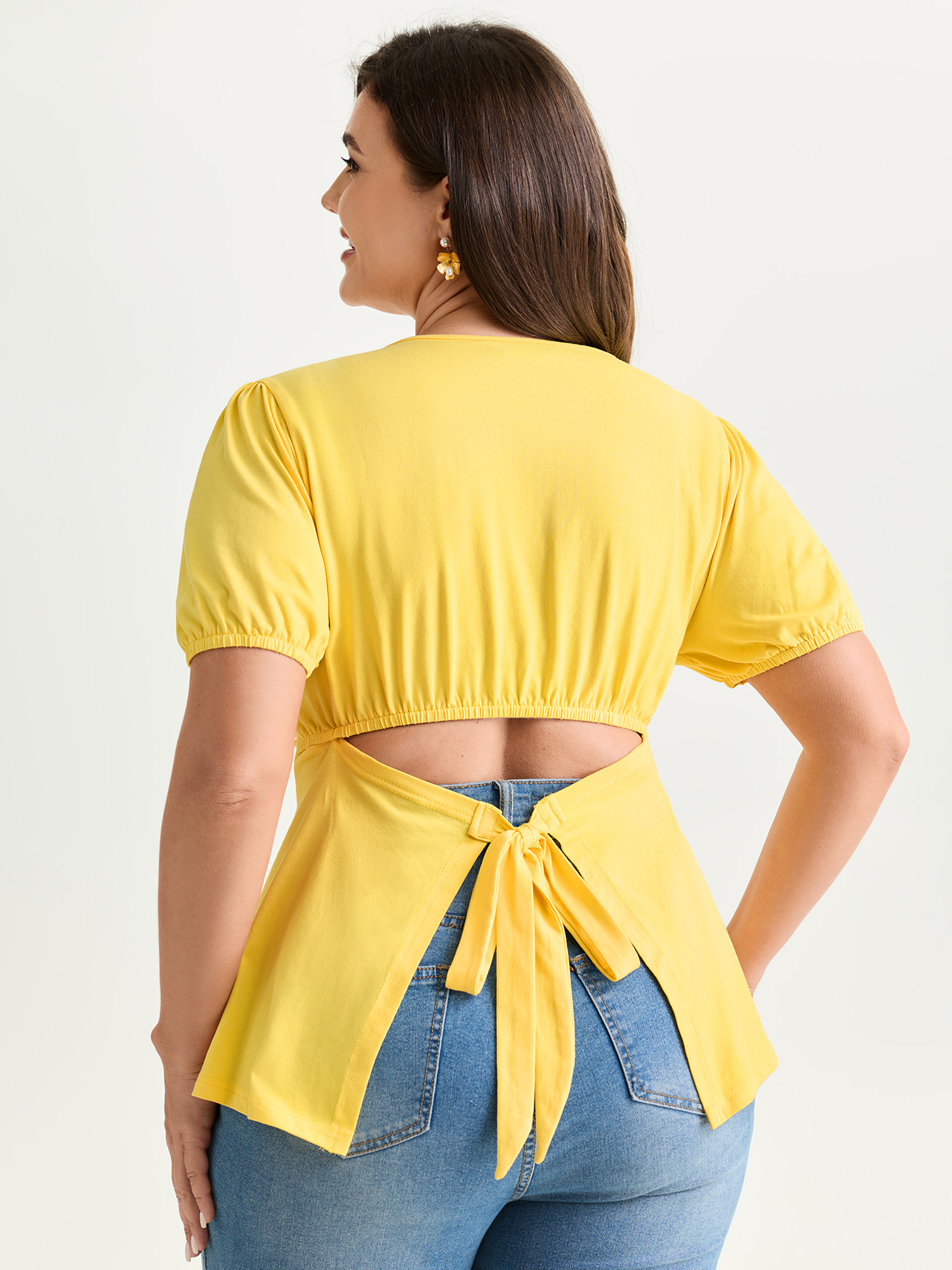 BloomChic Women's Plus Size Back-Tie Cut-Out Plain Knit Top Lightyellow Short sleeve Everyday-Elegant Round Neck 22-24/3X
