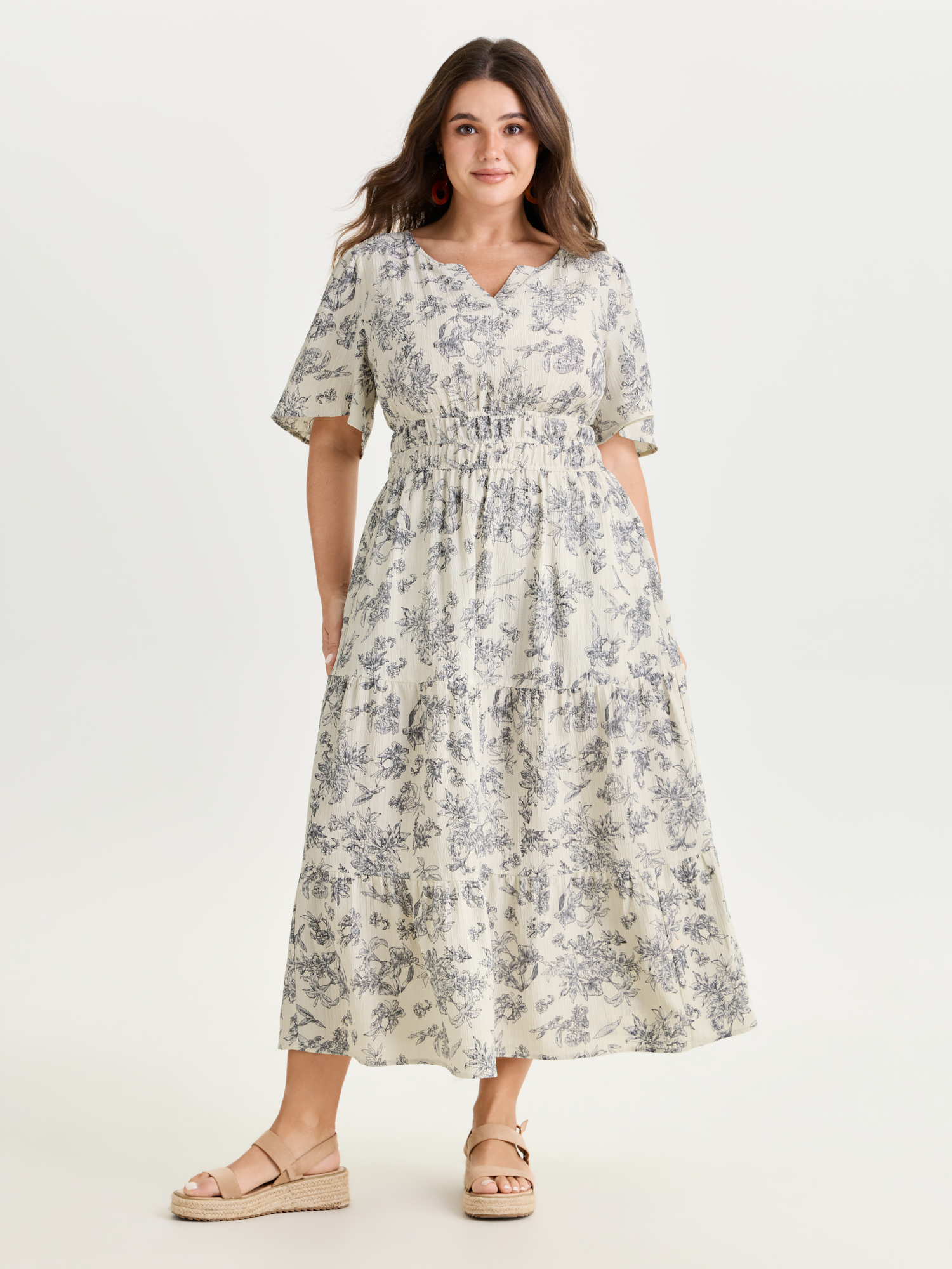 BloomChic Plus Size Textured Shirred Cinched Waist Maxi Dress - Curve Ladies Beige Resort Short sleeve Solid Side seam pocket Daily Dresses 16/L